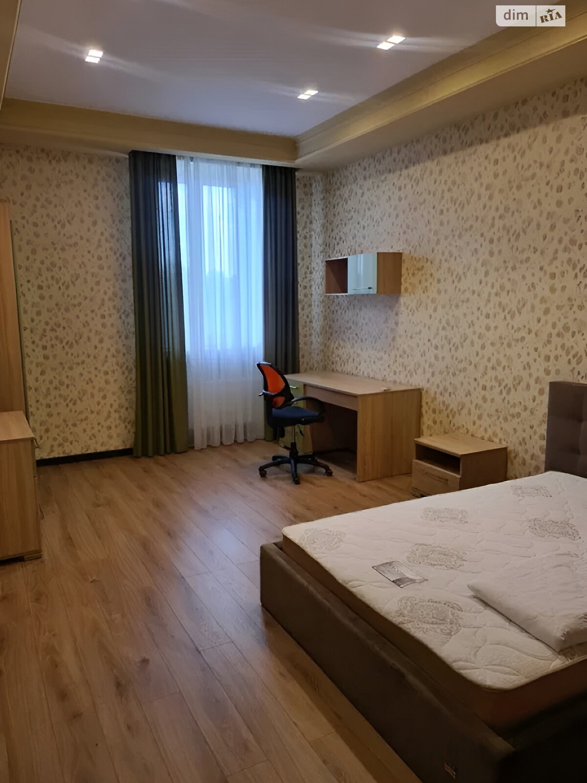 Продаж трикімнатної квартири в Києві, на вул. Завальна 10, район Осокорки фото 1 Продаж трикімнатної квартири в Києві, на вул. Завальна 10, район Осокорки фото 1