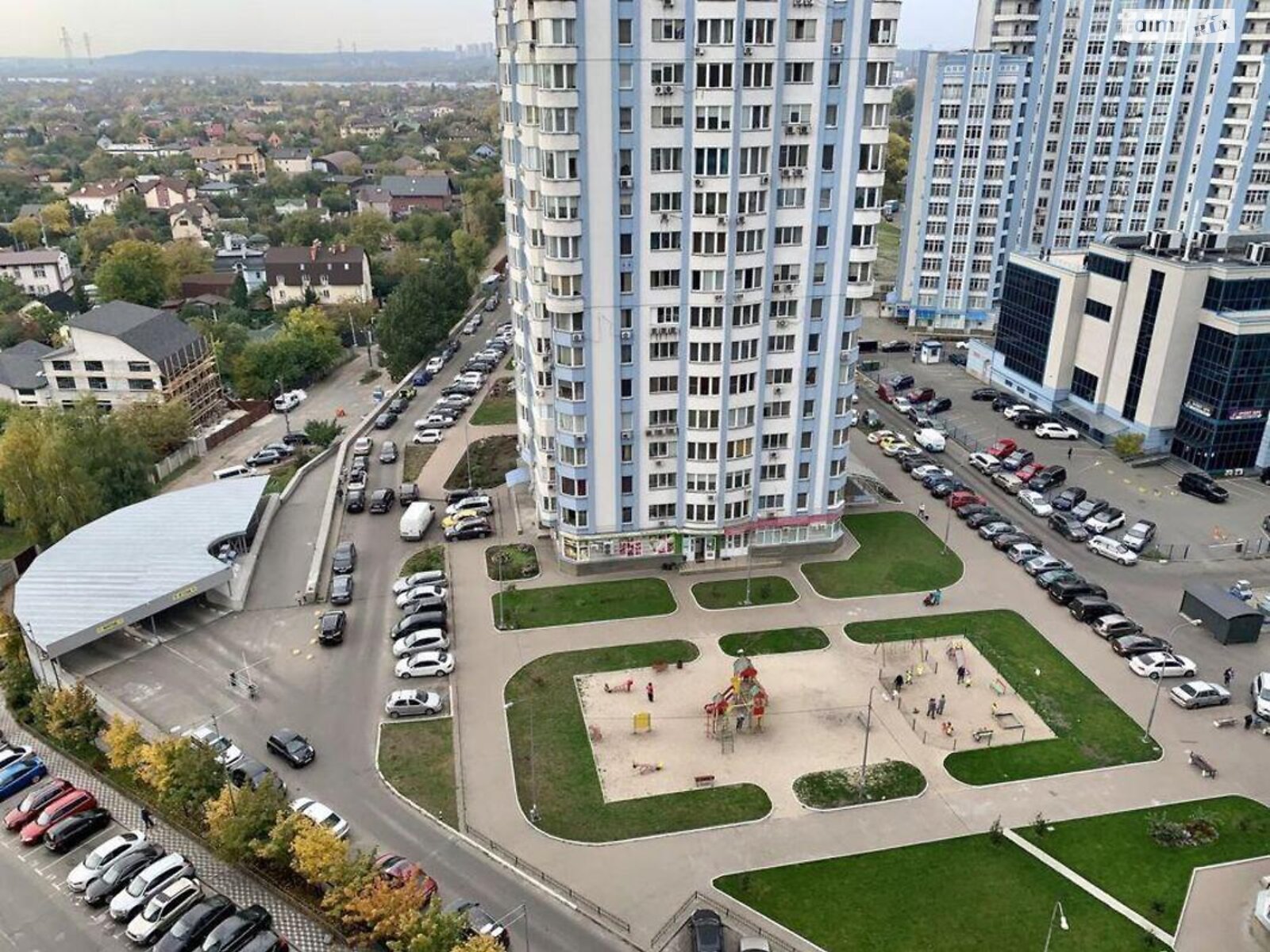 Продажа трехкомнатной квартиры в Киеве, на ул. Завальная, район Осокорки фото 1 Продажа трехкомнатной квартиры в Киеве, на ул. Завальная, район Осокорки фото 1