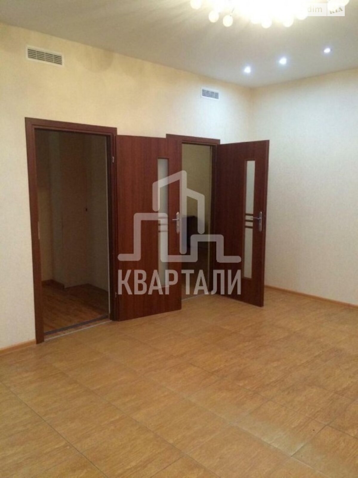 Продажа трехкомнатной квартиры в Киеве, на ул. Саксаганского 45, район Паньковщина фото 1