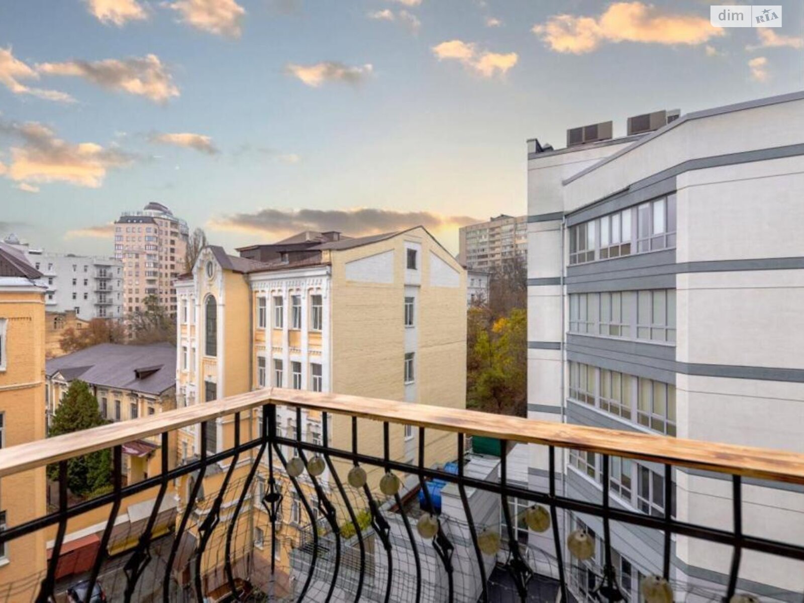 Продажа трехкомнатной квартиры в Киеве, на ул. Саксаганского 70Б, район Паньковщина фото 1