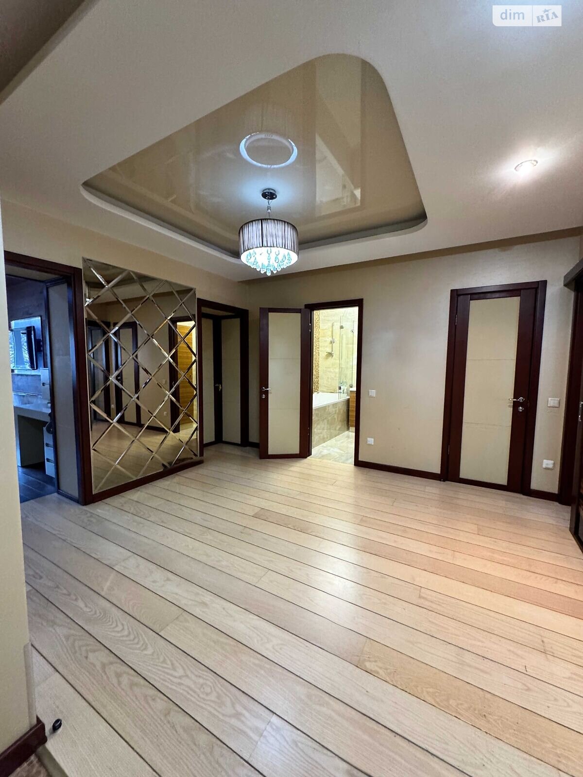 Продаж трикімнатної квартири в Києві, на вул. Тарасівська 21, район Паньківщина фото 1 Продаж трикімнатної квартири в Києві, на вул. Тарасівська 21, район Паньківщина фото 1