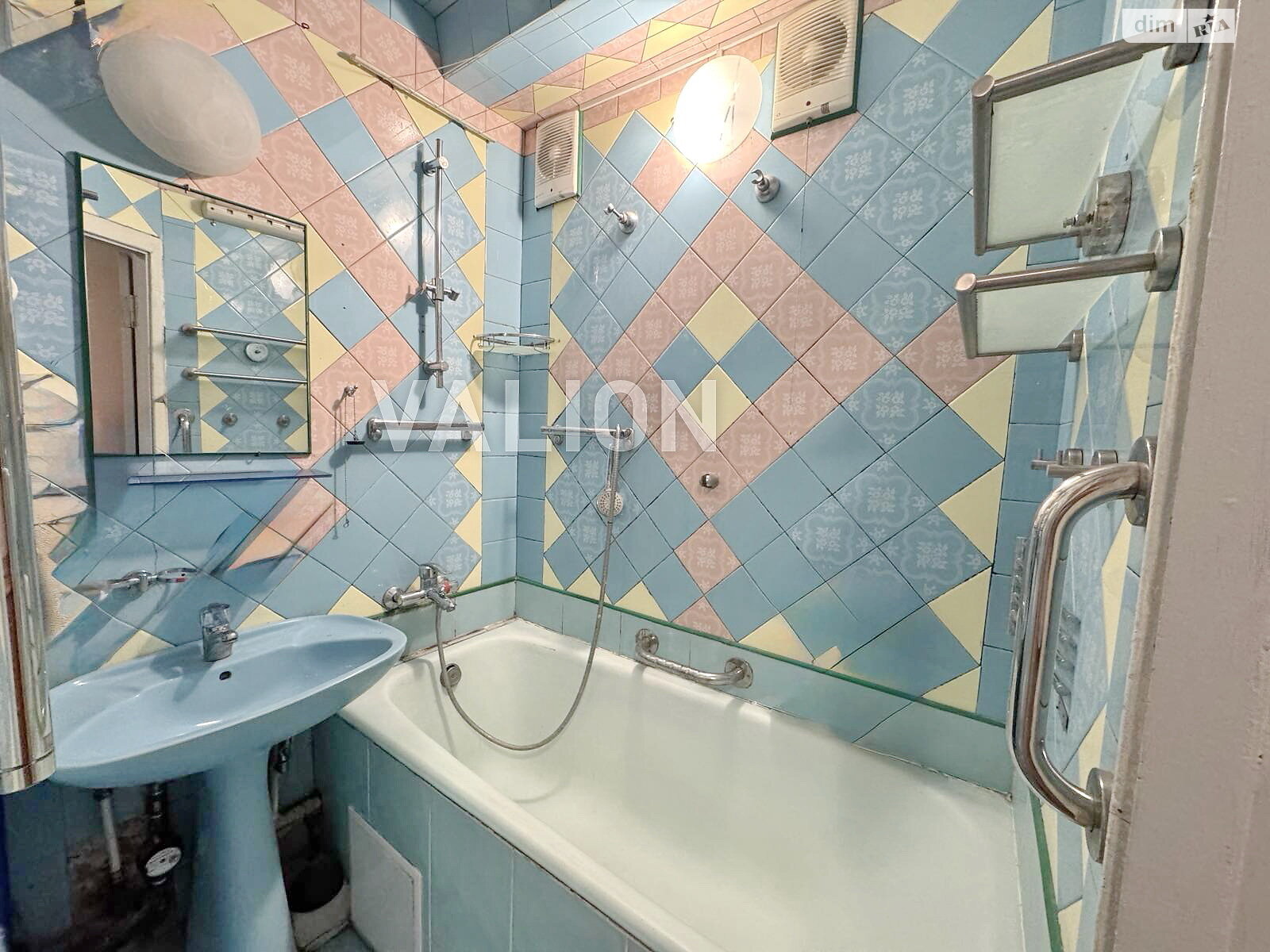 Продажа трехкомнатной квартиры в Киеве, на ул. Парково-Сырецкая 10, фото 1 Продажа трехкомнатной квартиры в Киеве, на ул. Парково-Сырецкая 10, фото 1