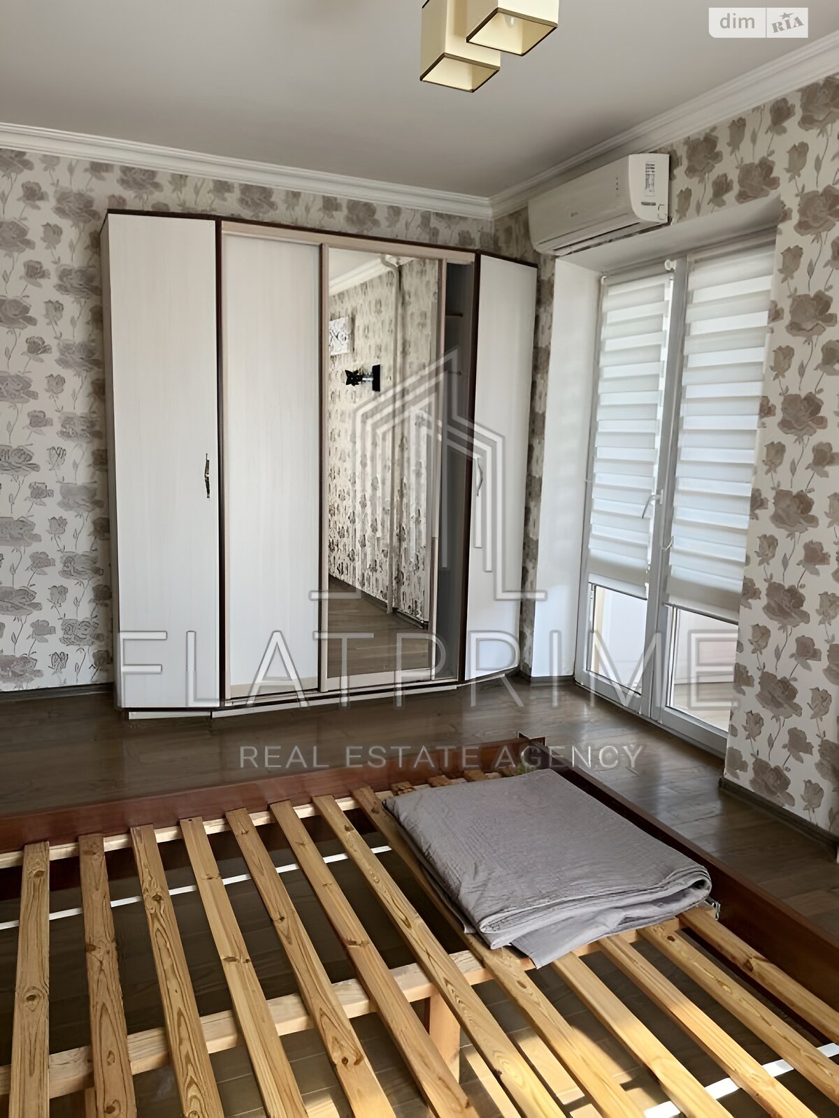 Продажа трехкомнатной квартиры в Киеве, на просп. Павла Тычины 11, фото 1 Продажа трехкомнатной квартиры в Киеве, на просп. Павла Тычины 11, фото 1