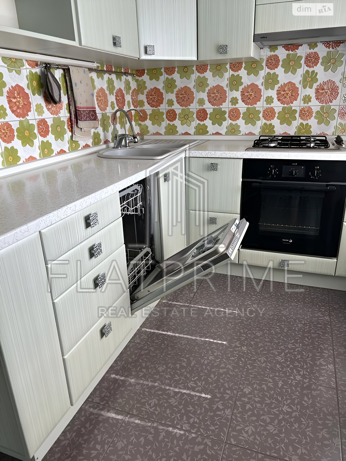 Продажа трехкомнатной квартиры в Киеве, на просп. Павла Тычины 11, фото 1 Продажа трехкомнатной квартиры в Киеве, на просп. Павла Тычины 11, фото 1