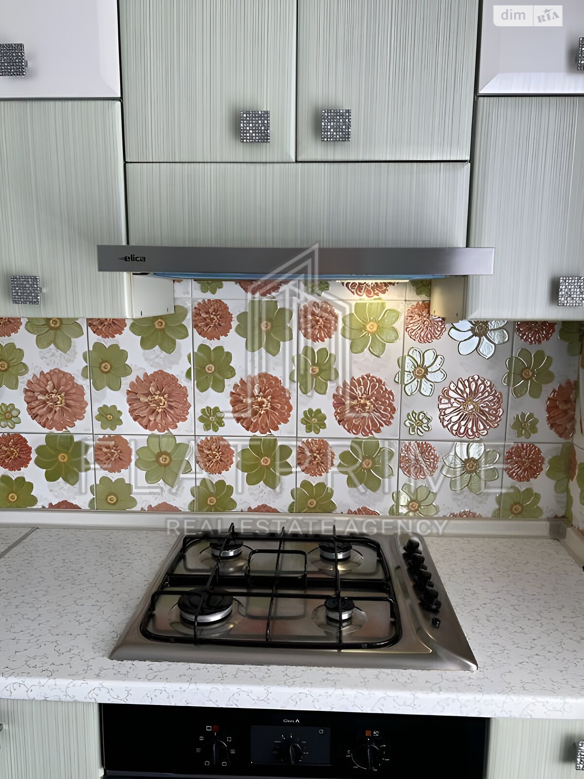 Продажа трехкомнатной квартиры в Киеве, на просп. Павла Тычины 11, фото 1 Продажа трехкомнатной квартиры в Киеве, на просп. Павла Тычины 11, фото 1