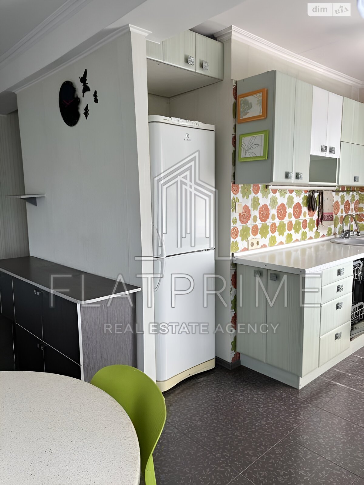 Продажа трехкомнатной квартиры в Киеве, на просп. Павла Тычины 11, фото 1 Продажа трехкомнатной квартиры в Киеве, на просп. Павла Тычины 11, фото 1