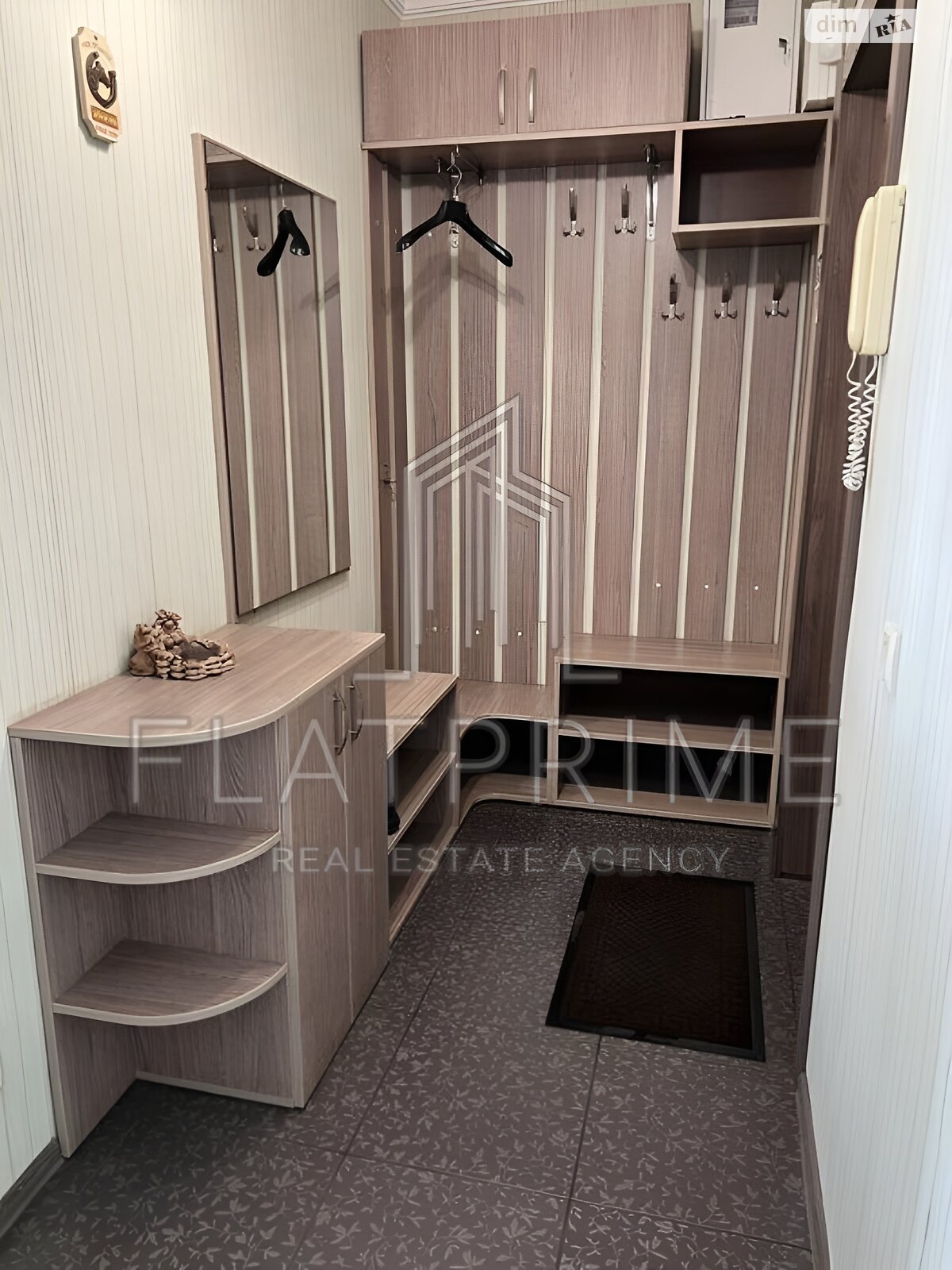 Продажа трехкомнатной квартиры в Киеве, на просп. Павла Тычины 11, фото 1 Продажа трехкомнатной квартиры в Киеве, на просп. Павла Тычины 11, фото 1
