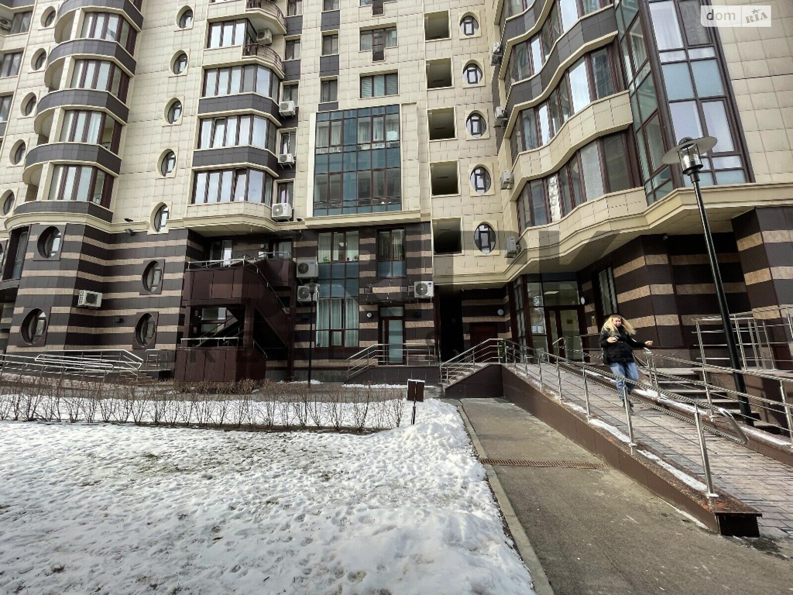 Продаж трикімнатної квартири в Києві, на вул. Василя Тютюнника 37/1, район Саперне Поле фото 1