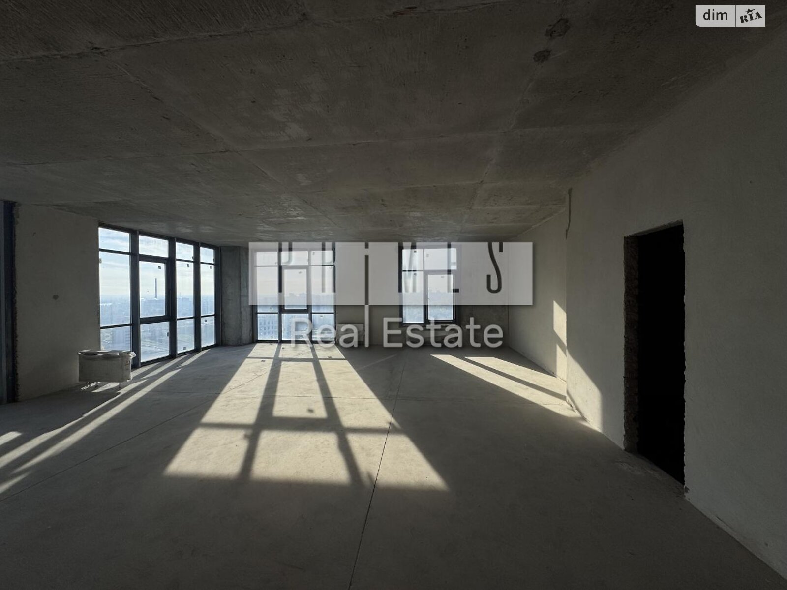 Продаж трикімнатної квартири в Києві, на вул. Андрія Верхогляда 19Б, район Печерськ фото 1