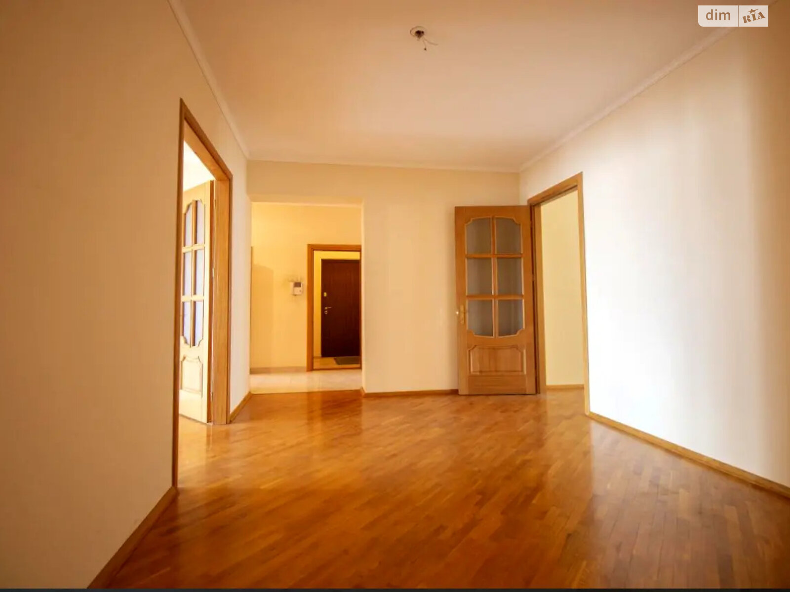 Продаж чотирикімнатної квартири в Києві, на вул. Андрія Верхогляда 4, район Печерськ фото 1