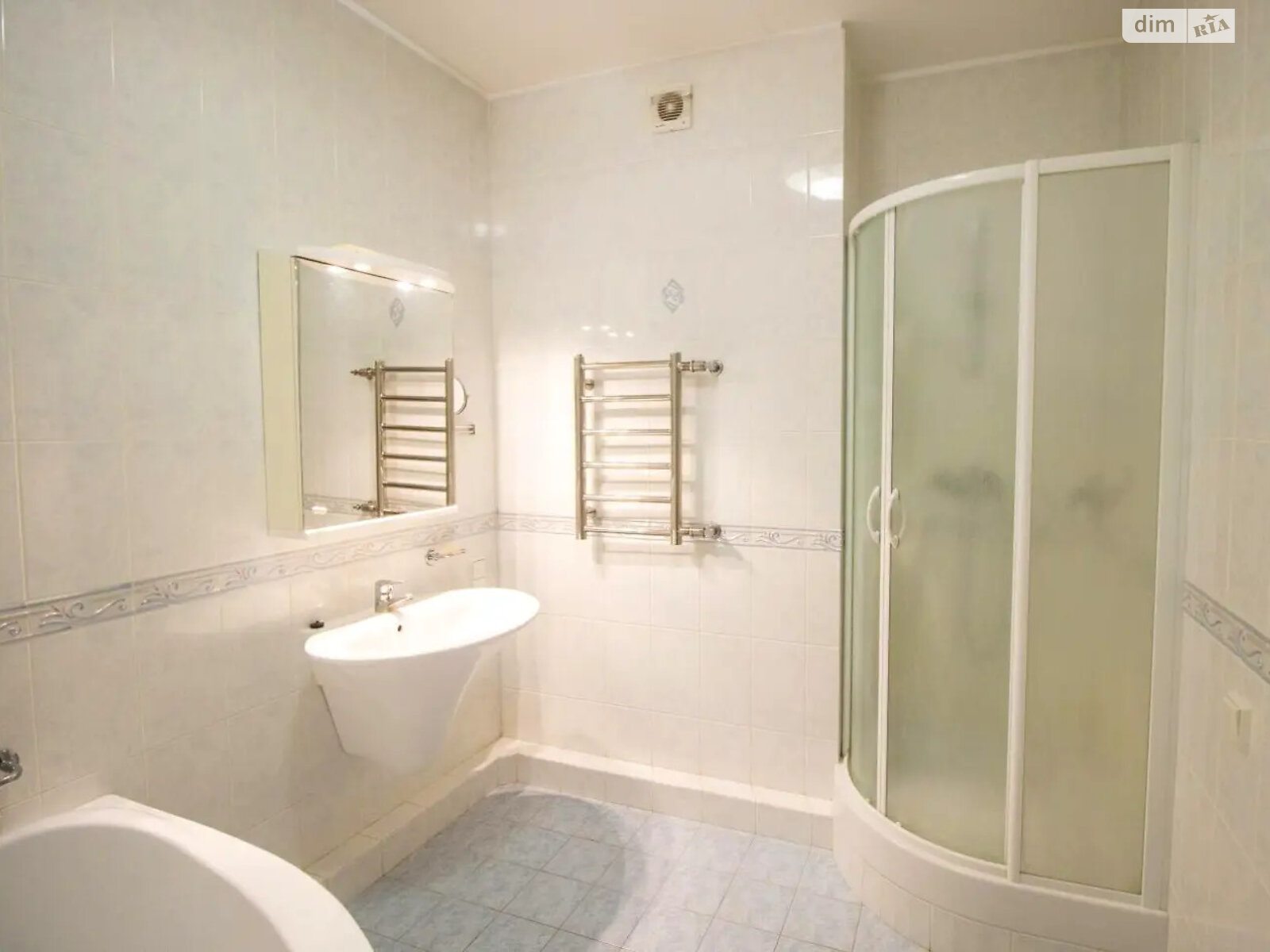 Продаж чотирикімнатної квартири в Києві, на вул. Андрія Верхогляда 4, район Печерськ фото 1