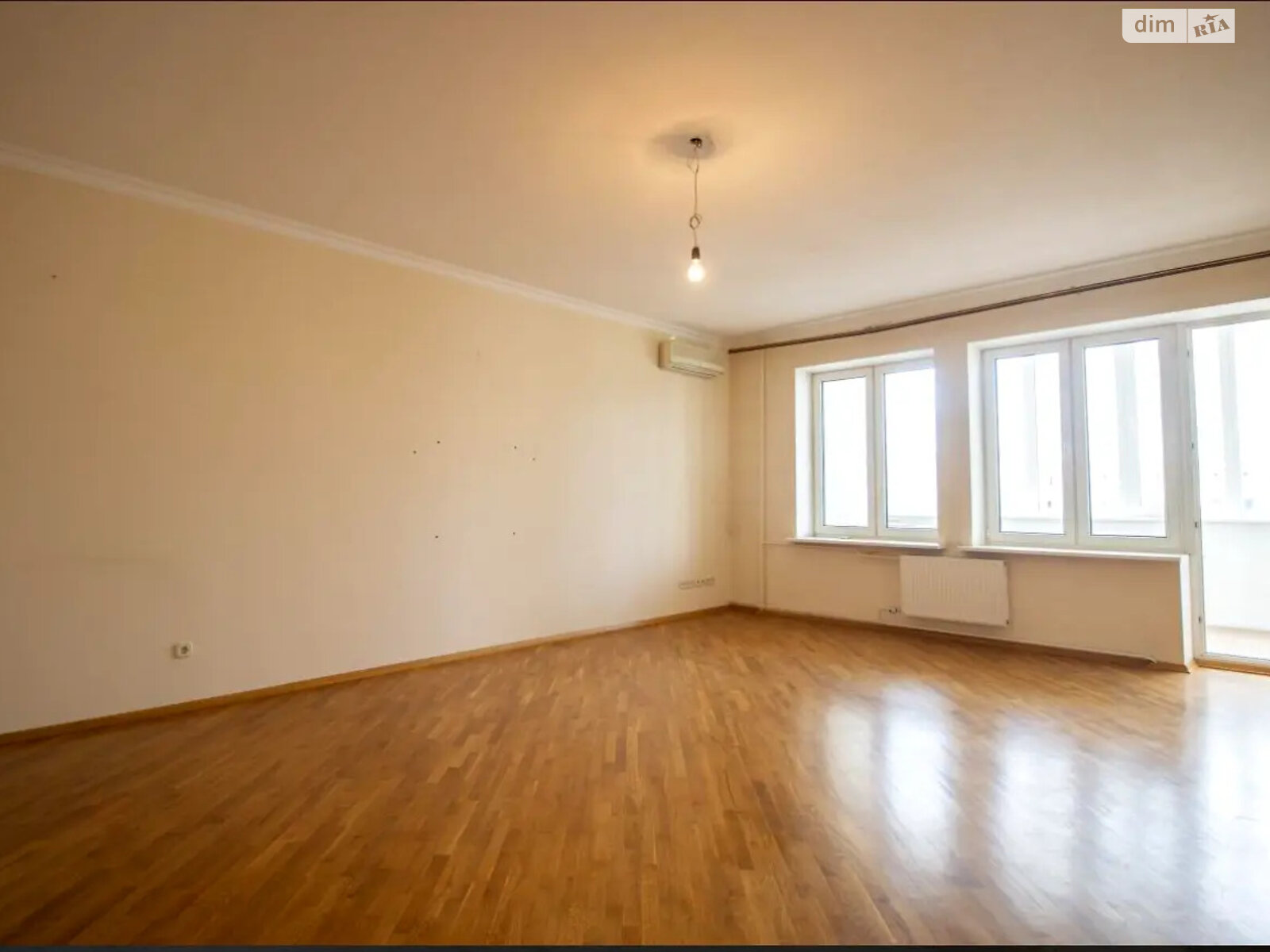 Продаж чотирикімнатної квартири в Києві, на вул. Андрія Верхогляда 4, район Печерськ фото 1