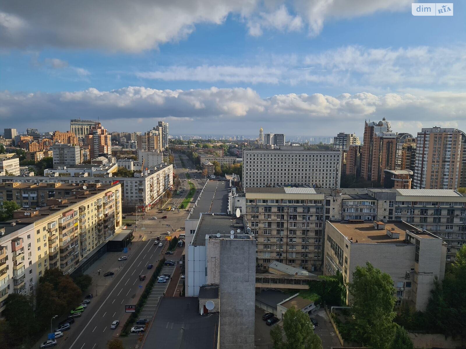 Продажа трехкомнатной квартиры в Киеве, на ул. Генерала Алмазова 18, район Печерск фото 1 Продажа трехкомнатной квартиры в Киеве, на ул. Генерала Алмазова 18, район Печерск фото 1