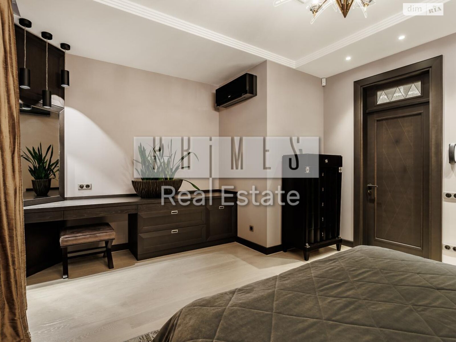 Продажа пятикомнатной квартиры в Киеве, на ул. Ивана Мазепы 10, район Печерск фото 1