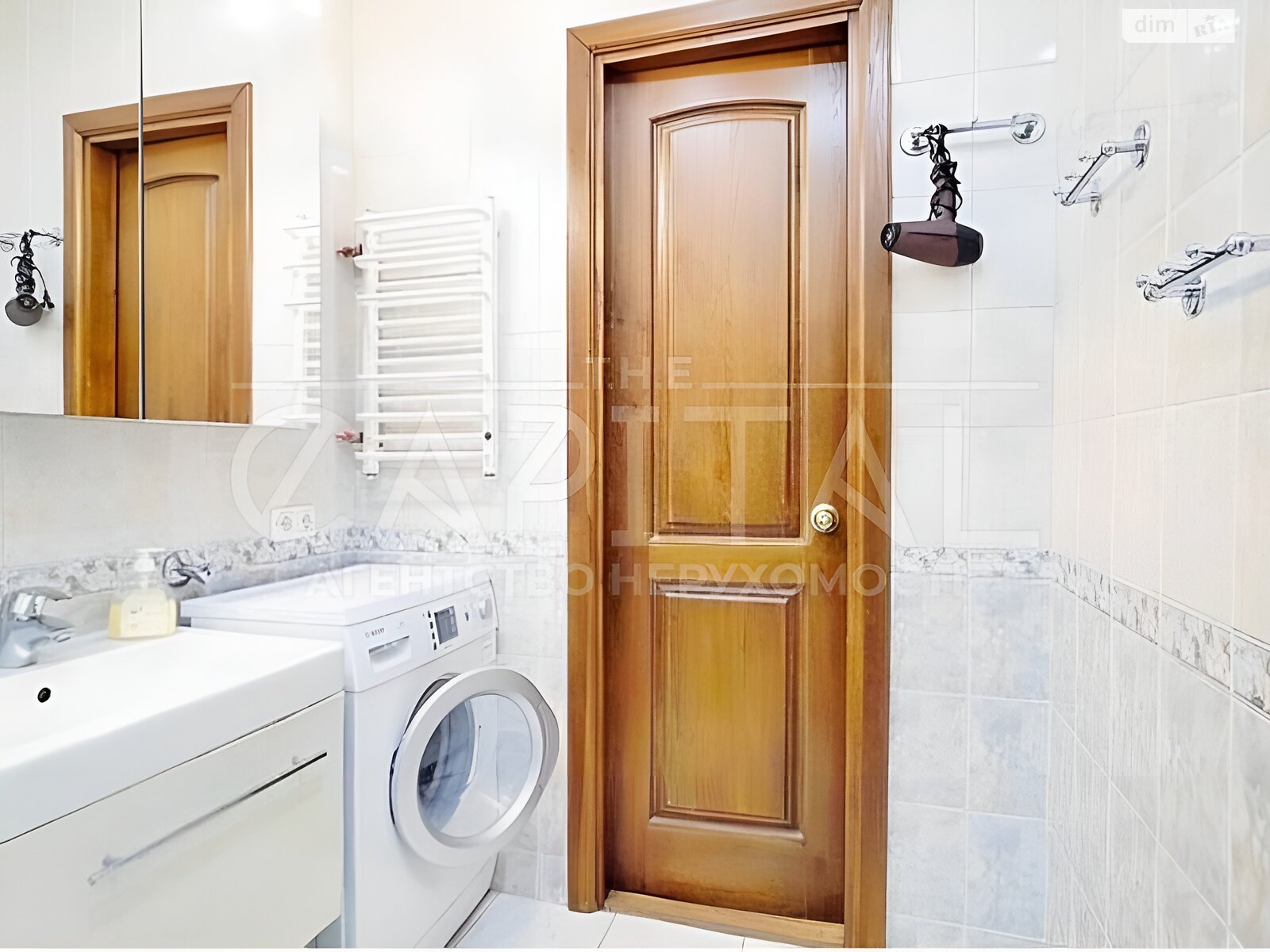 Продажа трехкомнатной квартиры в Киеве, на спуск Кловский 14/24, район Печерск фото 1 Продажа трехкомнатной квартиры в Киеве, на спуск Кловский 14/24, район Печерск фото 1