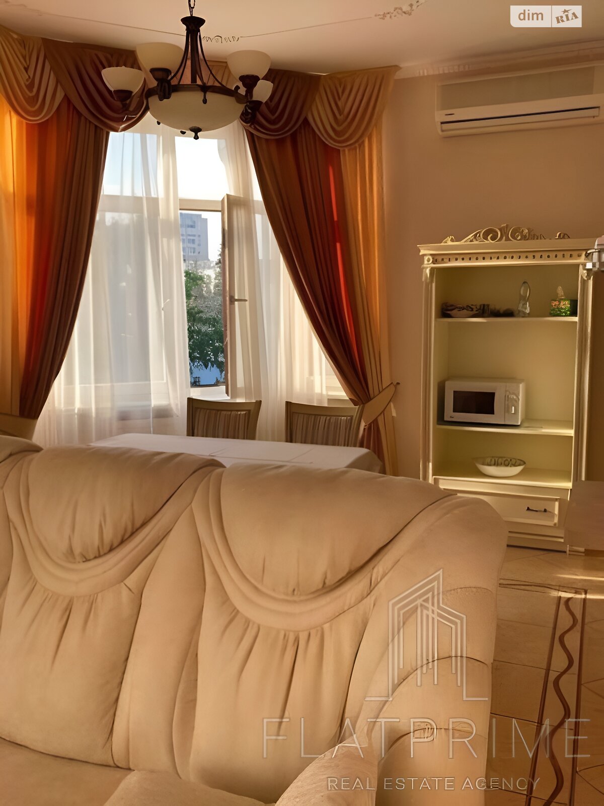 Продаж трикімнатної квартири в Києві, на узвіз Кловський 5, район Печерськ фото 1 Продаж трикімнатної квартири в Києві, на узвіз Кловський 5, район Печерськ фото 1