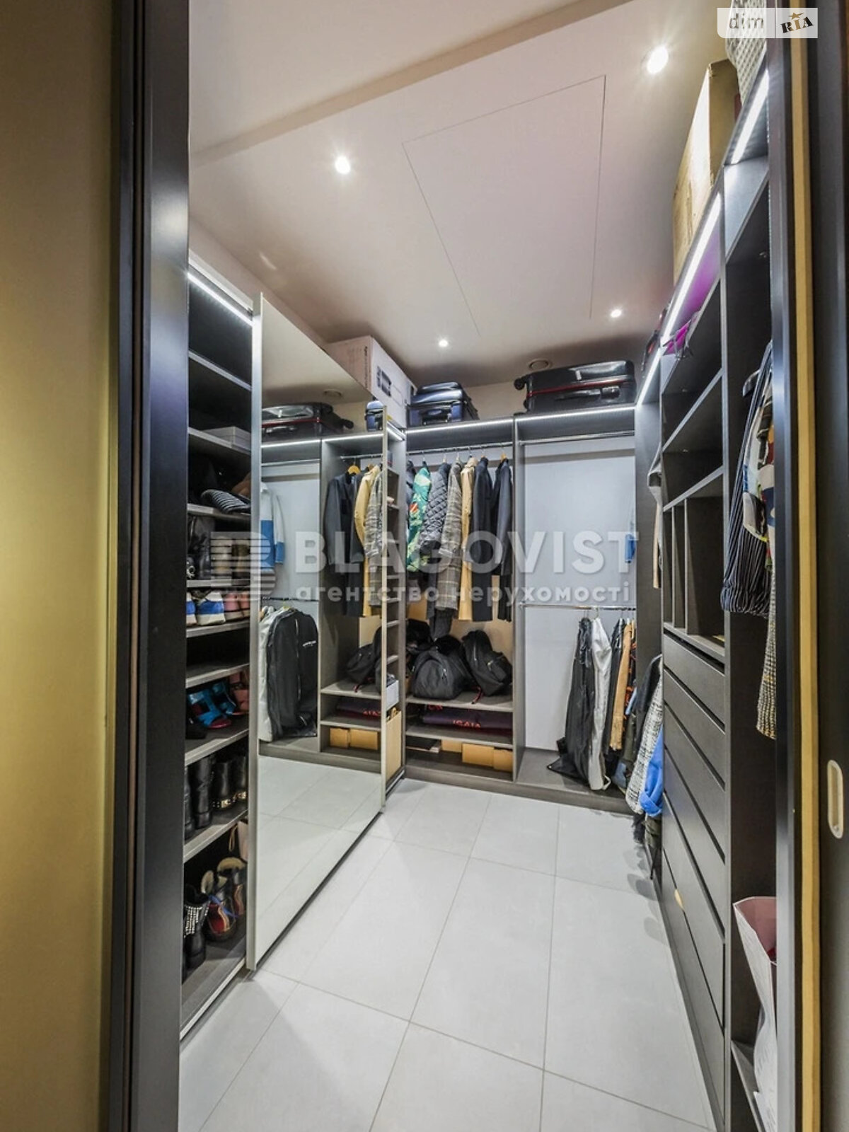 Продаж двокімнатної квартири в Києві, на узвіз Кловський 7, район Печерськ фото 1 Продаж двокімнатної квартири в Києві, на узвіз Кловський 7, район Печерськ фото 1