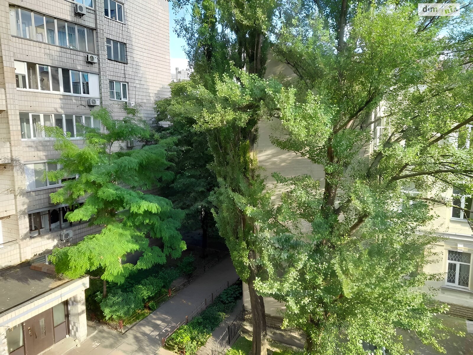 Продаж трикімнатної квартири в Києві, на вул. Князів Острозьких 17/2, район Печерськ фото 1 Продаж трикімнатної квартири в Києві, на вул. Князів Острозьких 17/2, район Печерськ фото 1