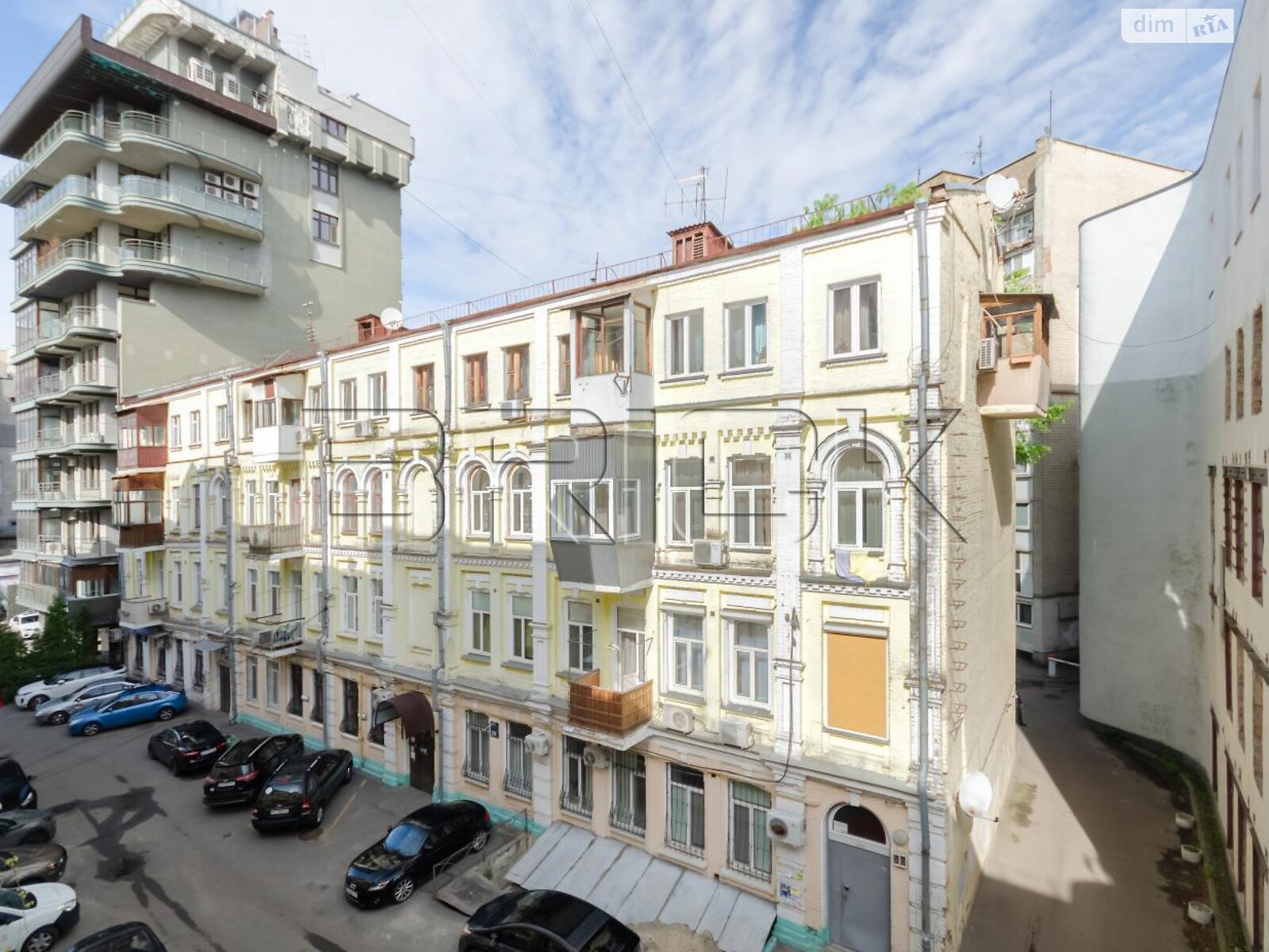 Продаж трикімнатної квартири в Києві, на вул. Князів Острозьких 29Б, район Печерськ фото 1 Продаж трикімнатної квартири в Києві, на вул. Князів Острозьких 29Б, район Печерськ фото 1