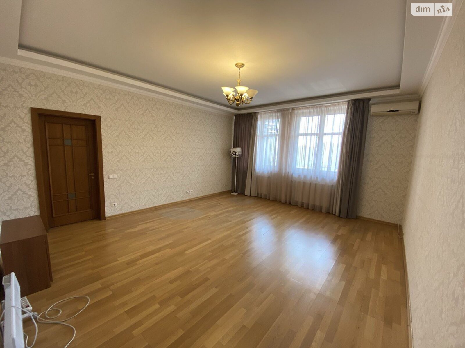 Продажа четырехкомнатной квартиры в Киеве, на ул. Коновальца Евгения 32Б, район Печерск фото 1 Продажа четырехкомнатной квартиры в Киеве, на ул. Коновальца Евгения 32Б, район Печерск фото 1