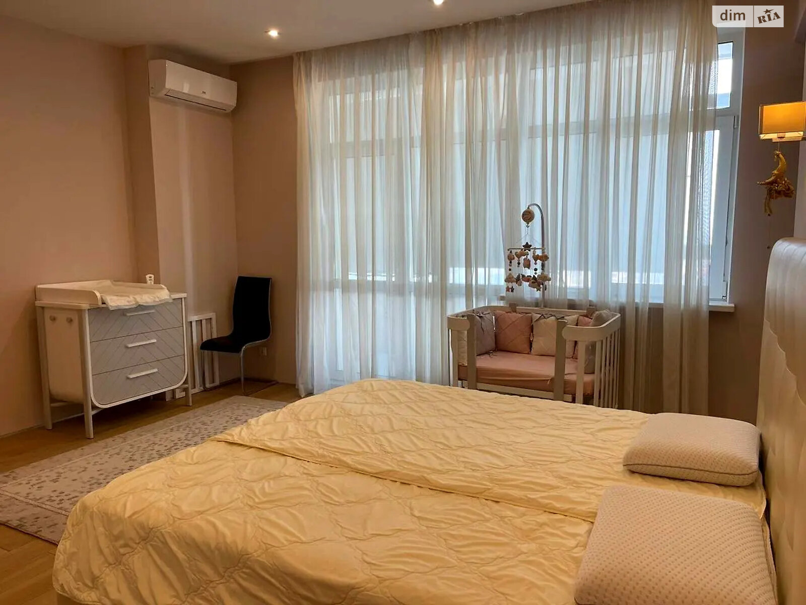 Продаж трикімнатної квартири в Києві, на вул. Коновальця Євгена 44А, район Печерськ фото 1 Продаж трикімнатної квартири в Києві, на вул. Коновальця Євгена 44А, район Печерськ фото 1