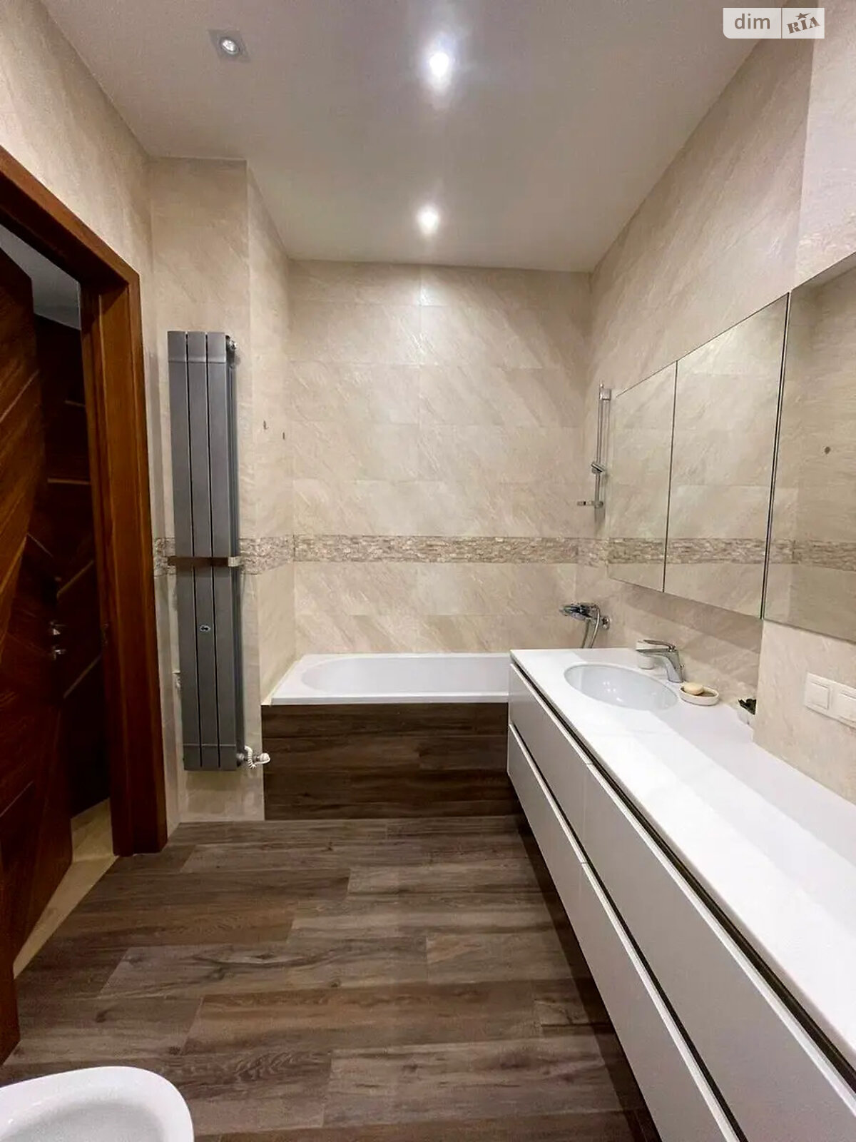 Продаж трикімнатної квартири в Києві, на вул. Коновальця Євгена 44А, район Печерськ фото 1 Продаж трикімнатної квартири в Києві, на вул. Коновальця Євгена 44А, район Печерськ фото 1