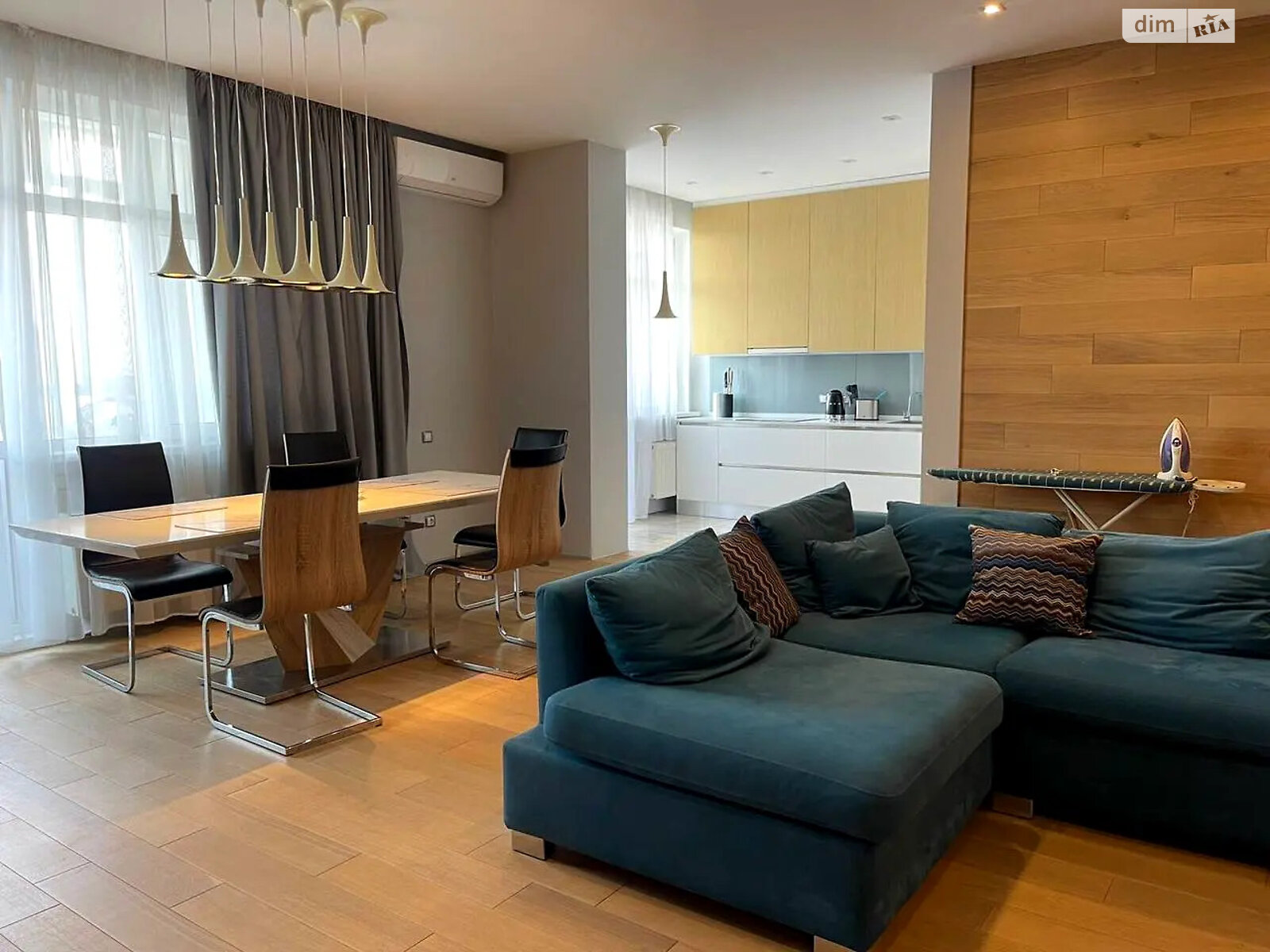 Продаж трикімнатної квартири в Києві, на вул. Коновальця Євгена 44А, район Печерськ фото 1 Продаж трикімнатної квартири в Києві, на вул. Коновальця Євгена 44А, район Печерськ фото 1