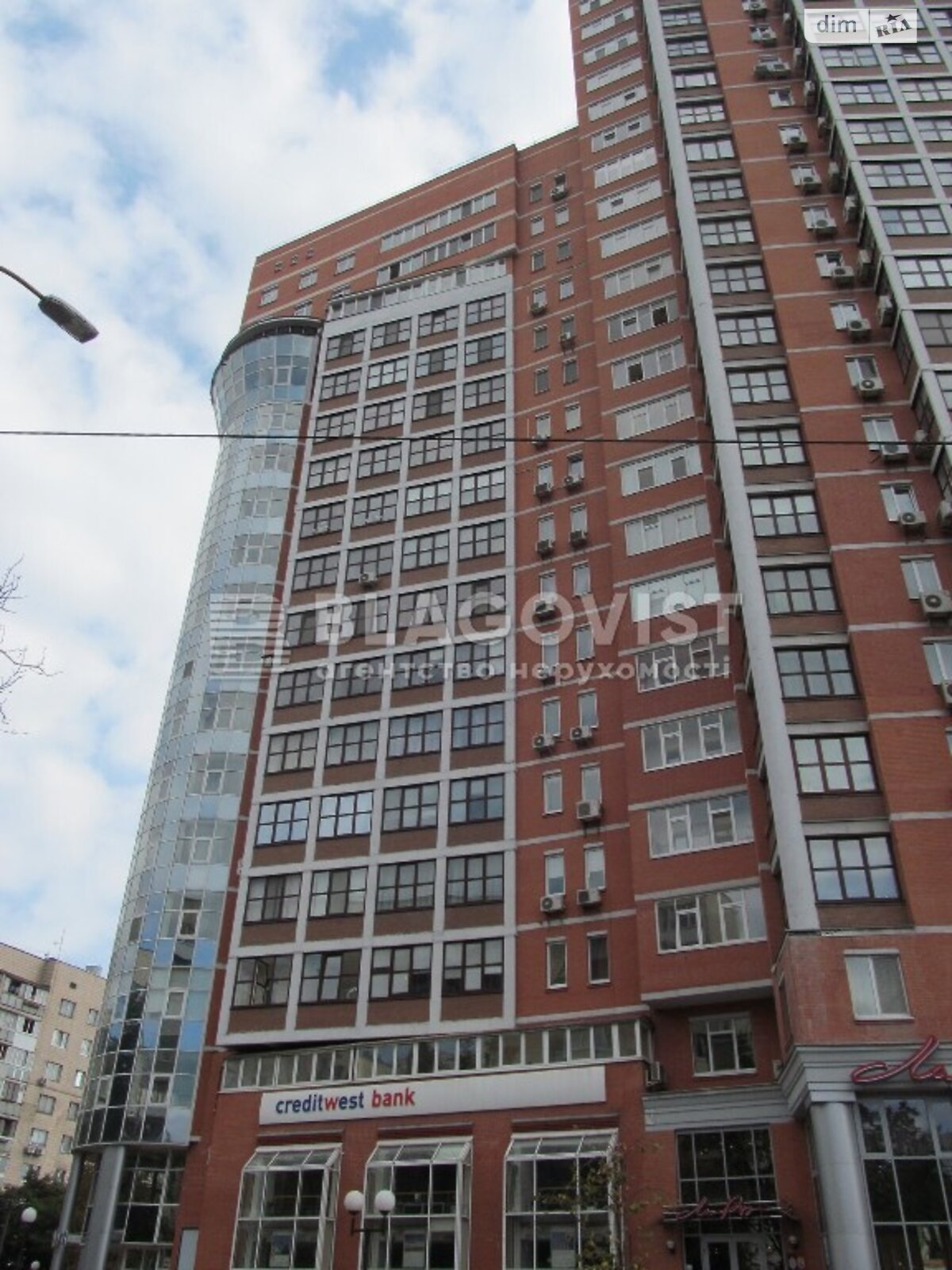 Продаж трикімнатної квартири в Києві, на вул. Ковпака 17, район Печерськ фото 1