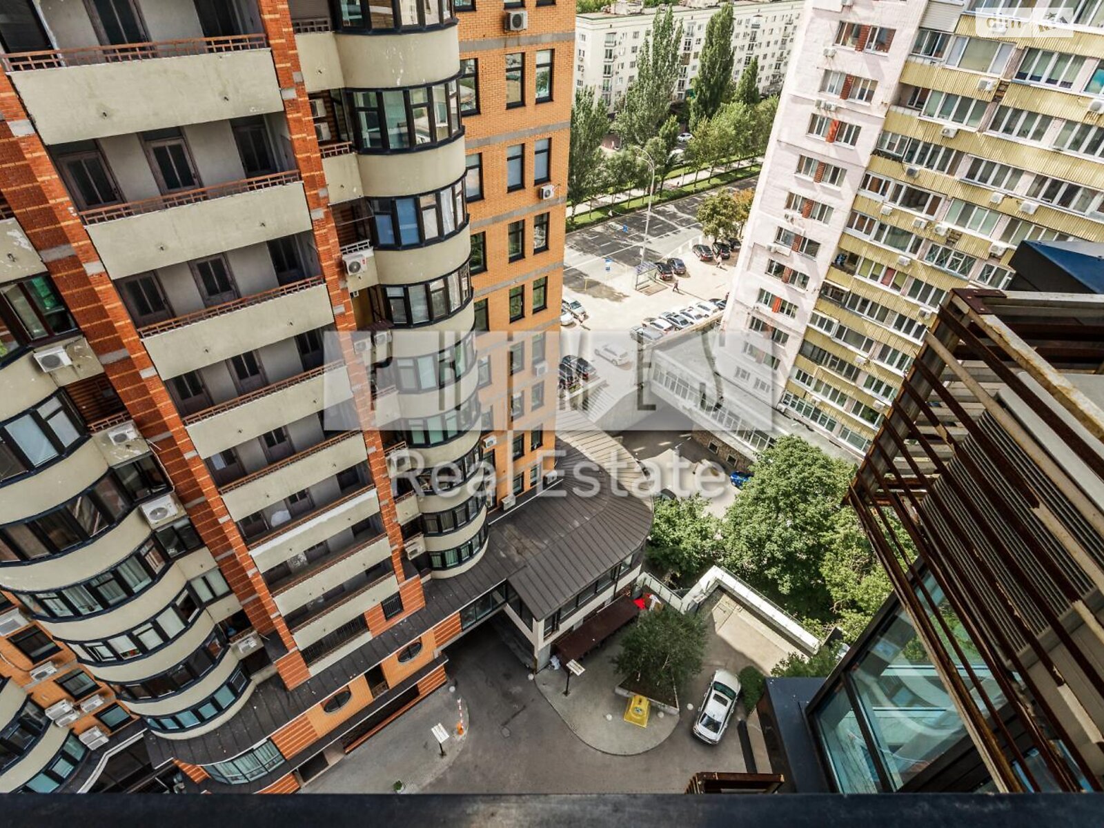 Продажа трехкомнатной квартиры в Киеве, на бул. Леси Украинки 7В, район Печерск фото 1