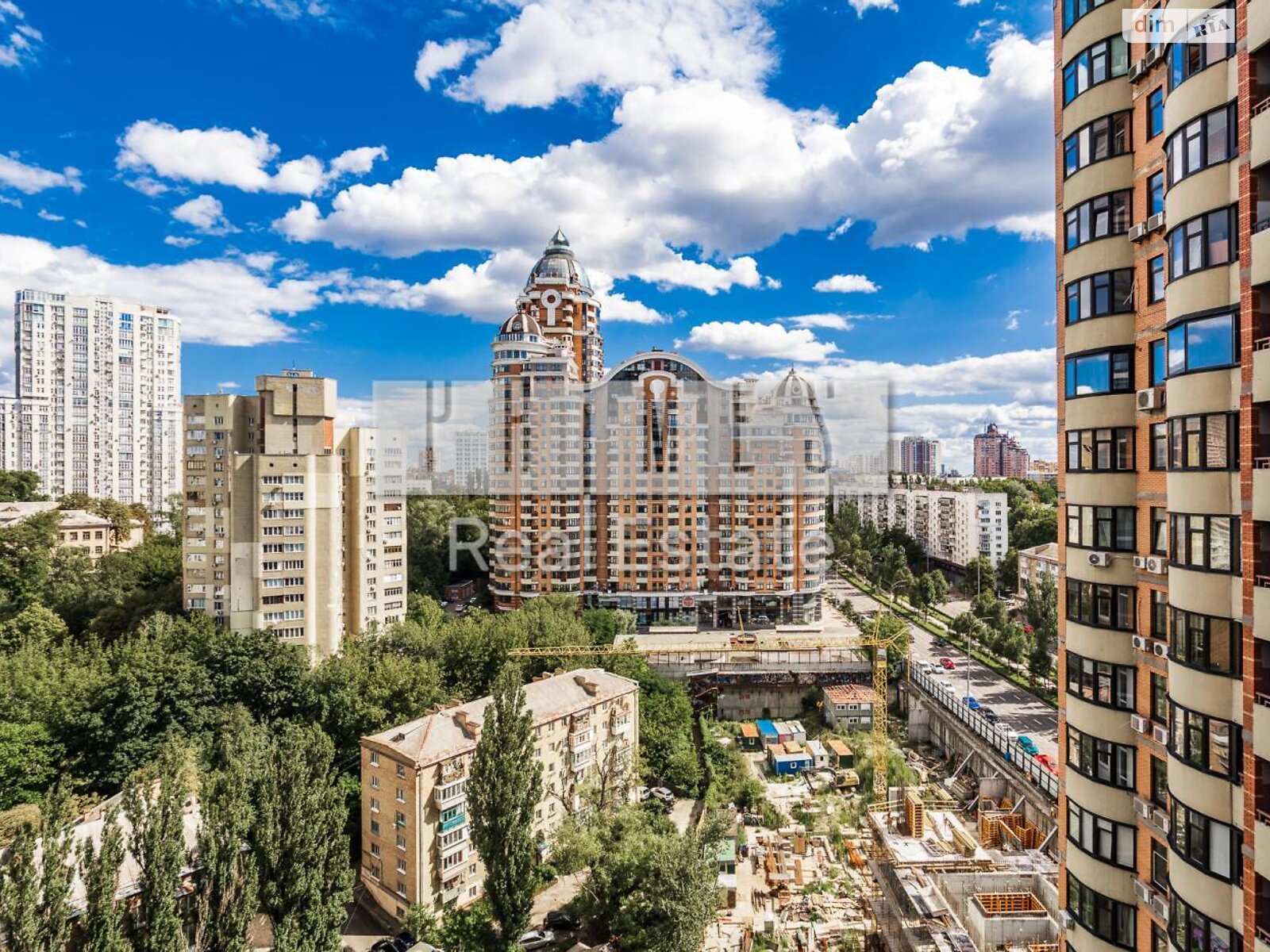 Продажа трехкомнатной квартиры в Киеве, на бул. Леси Украинки 7В, район Печерск фото 1