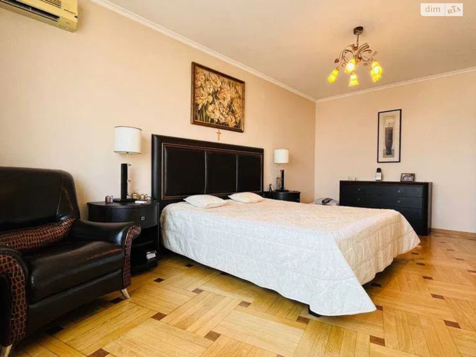 Продажа трехкомнатной квартиры в Киеве, на бул. Леси Украинки 21А, район Печерск фото 1