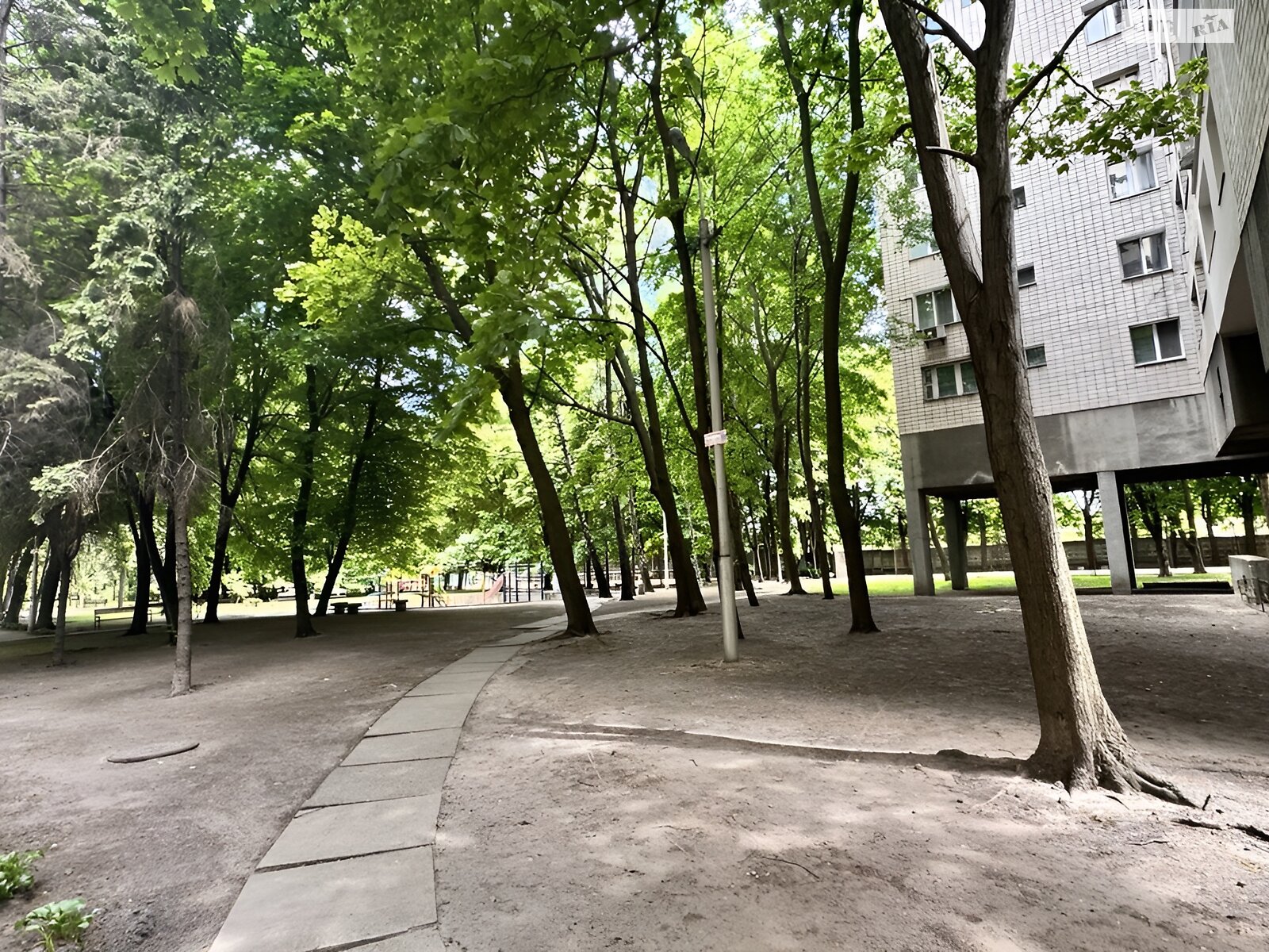 Продаж трикімнатної квартири в Києві, на вул. Михайла Омеляновича-Павленка 13, район Печерськ фото 1 Продаж трикімнатної квартири в Києві, на вул. Михайла Омеляновича-Павленка 13, район Печерськ фото 1
