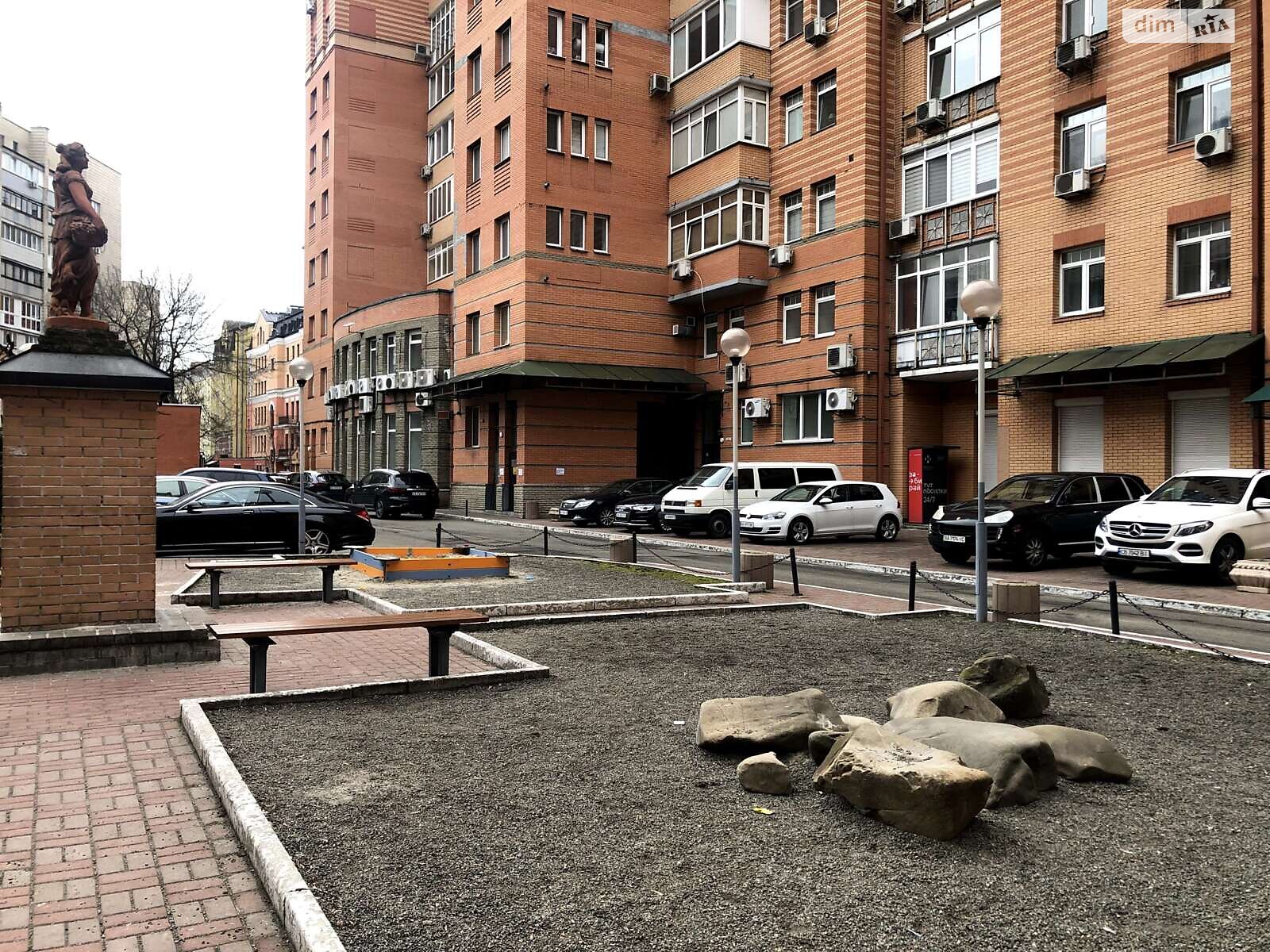 Продаж трикімнатної квартири в Києві, на вул. Панаса Мирного 10, район Печерськ фото 1 Продаж трикімнатної квартири в Києві, на вул. Панаса Мирного 10, район Печерськ фото 1