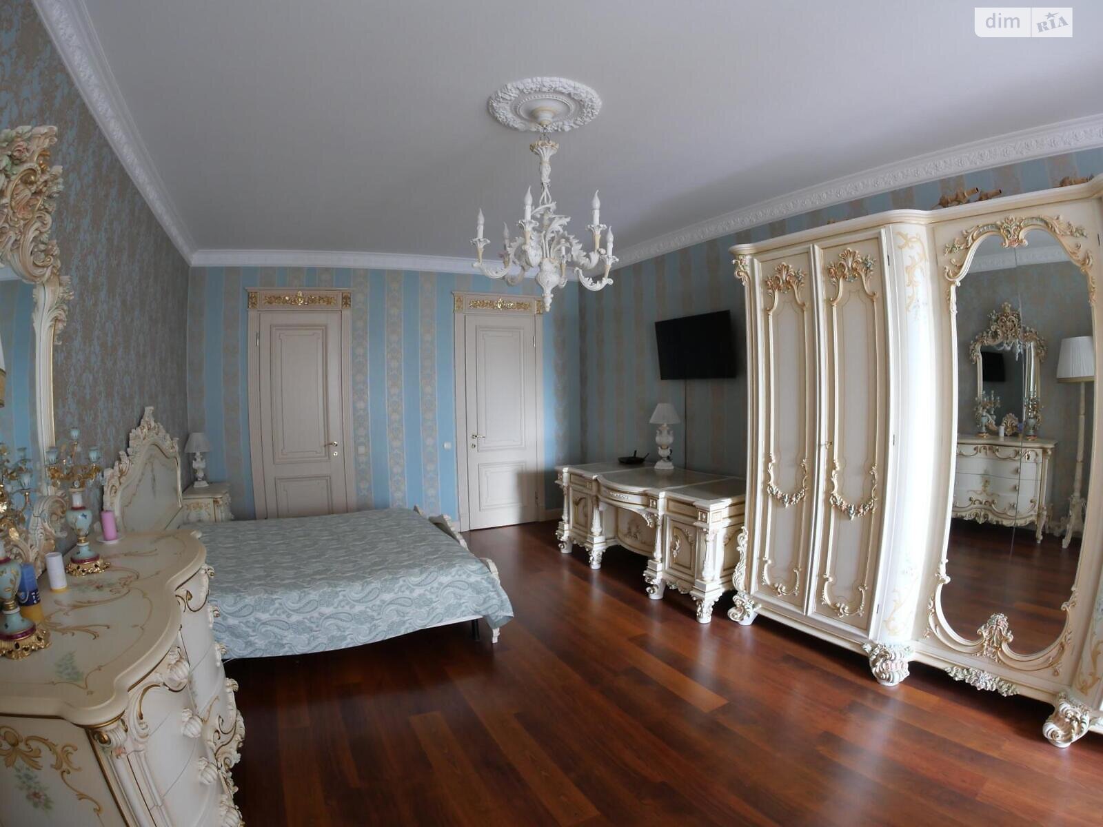 Продажа семикомнатной квартиры в Киеве, на ул. Панаса Мирного 12, район Печерск фото 1 Продажа семикомнатной квартиры в Киеве, на ул. Панаса Мирного 12, район Печерск фото 1