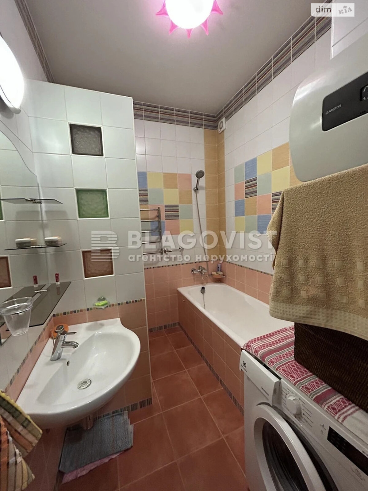 Продажа двухкомнатной квартиры в Киеве, на ул. Панаса Мирного 17, район Печерск фото 1 Продажа двухкомнатной квартиры в Киеве, на ул. Панаса Мирного 17, район Печерск фото 1