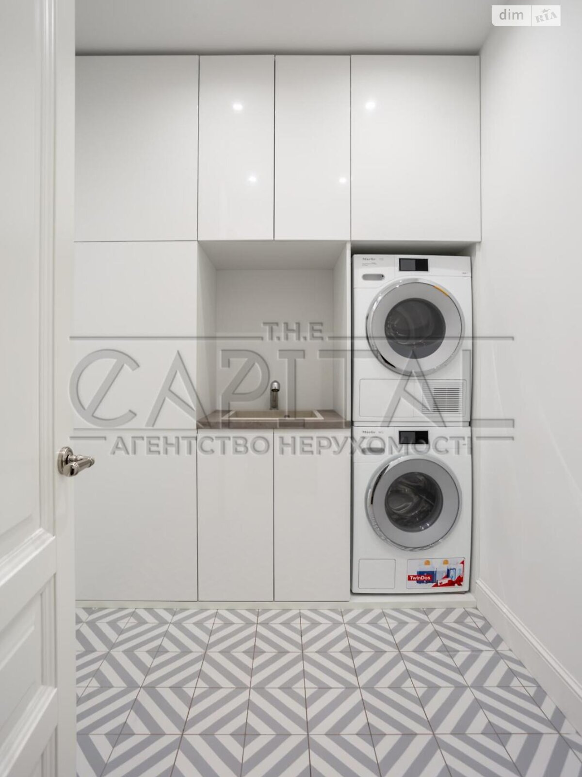 Продажа четырехкомнатной квартиры в Киеве, на ул. Панаса Мирного 12, район Печерск фото 1 Продажа четырехкомнатной квартиры в Киеве, на ул. Панаса Мирного 12, район Печерск фото 1