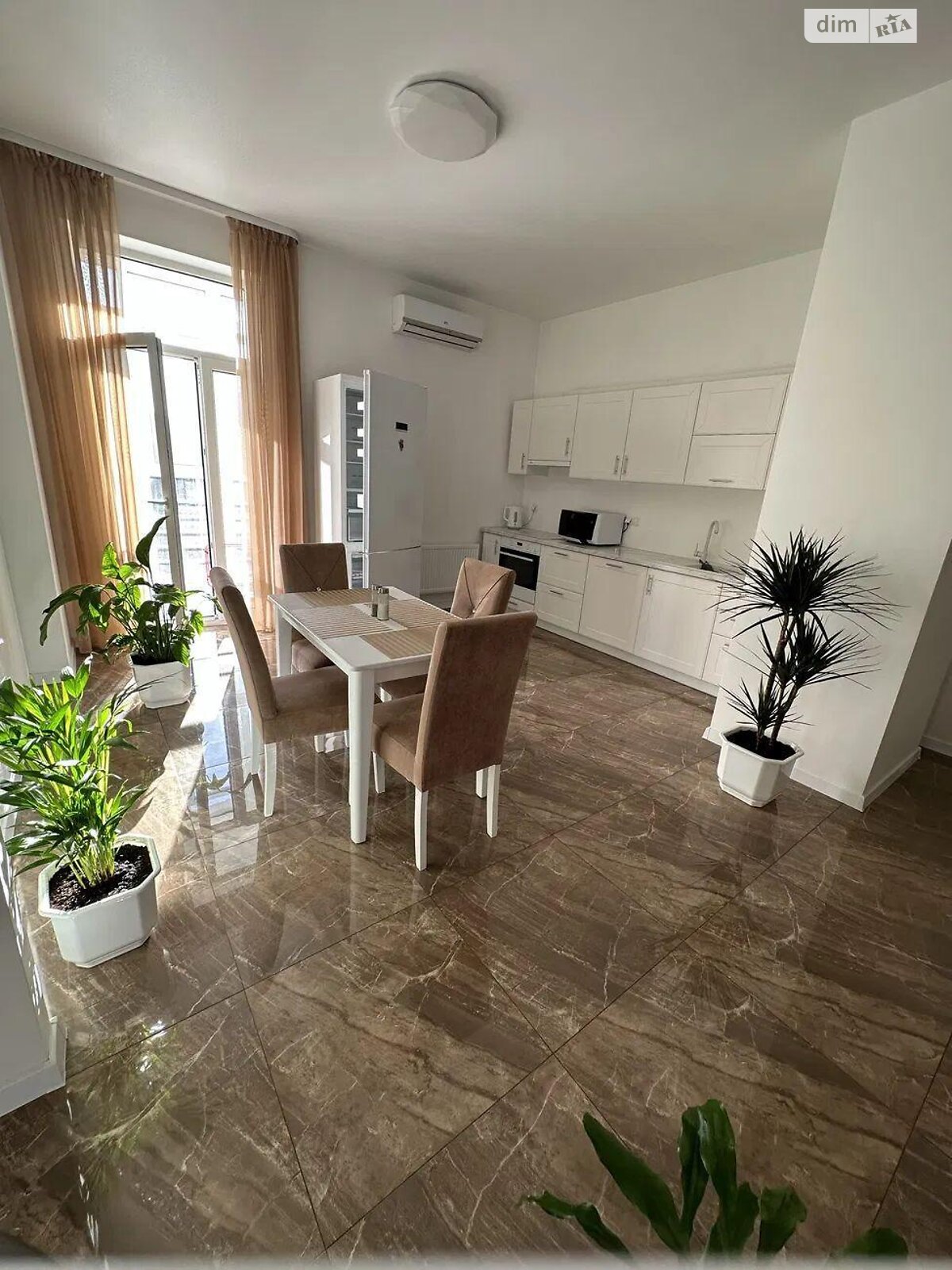Продажа трехкомнатной квартиры в Киеве, на ул. Саперное Поле 12, район Печерск фото 1 Продажа трехкомнатной квартиры в Киеве, на ул. Саперное Поле 12, район Печерск фото 1