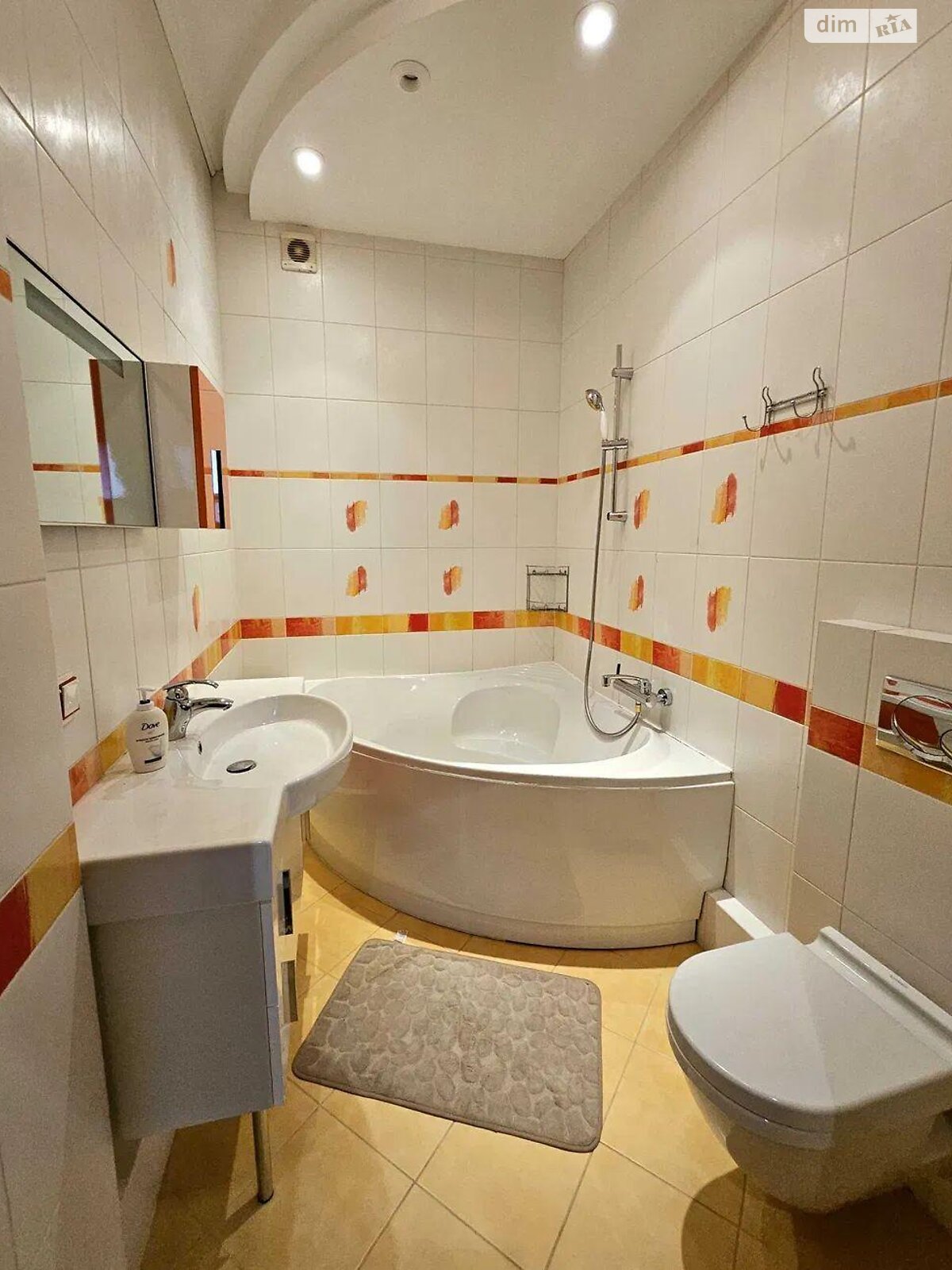 Продажа трехкомнатной квартиры в Киеве, на ул. Коновальца Евгения 32, район Печерск фото 1 Продажа трехкомнатной квартиры в Киеве, на ул. Коновальца Евгения 32, район Печерск фото 1