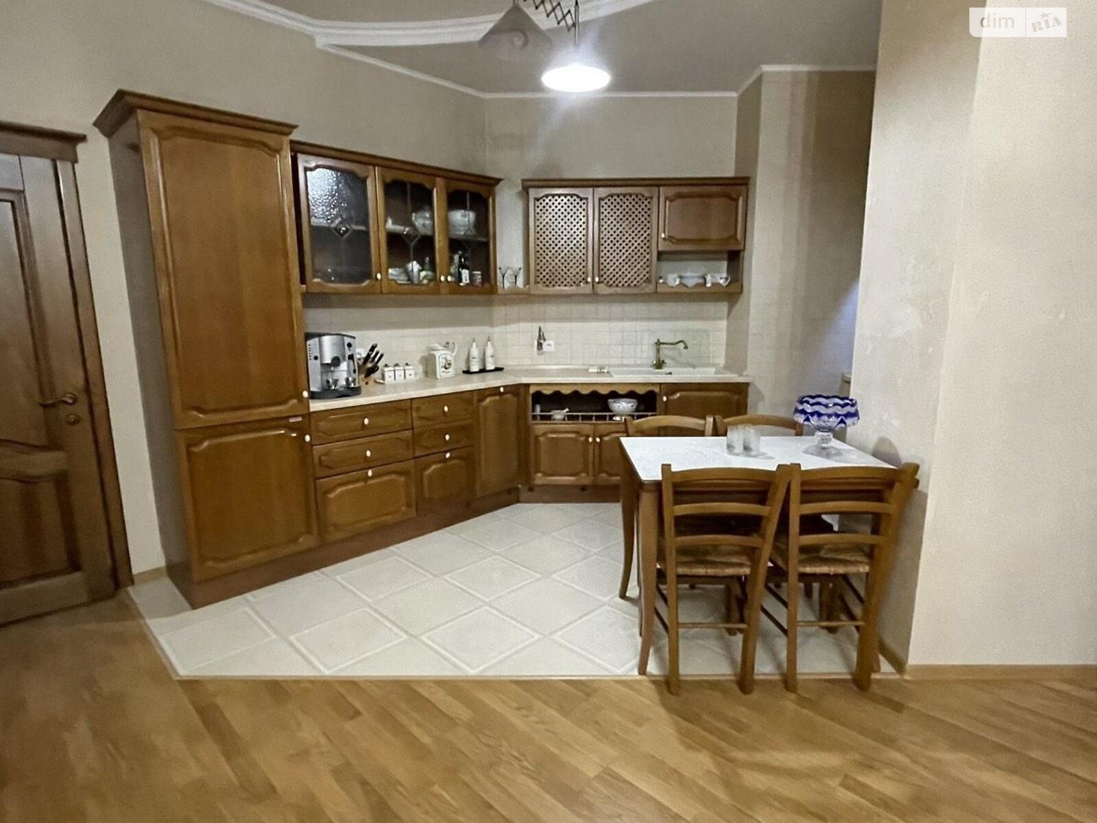 Продаж трикімнатної квартири в Києві, на вул. Коновальця Євгена 44А, район Печерськ фото 3 Продаж трикімнатної квартири в Києві, на вул. Коновальця Євгена 44А, район Печерськ фото 3