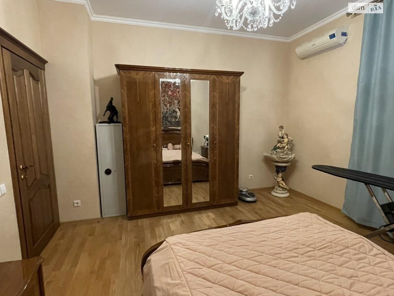 Продаж трикімнатної квартири в Києві, на вул. Коновальця Євгена 44А, район Печерськ фото 3 Продаж трикімнатної квартири в Києві, на вул. Коновальця Євгена 44А, район Печерськ фото 3