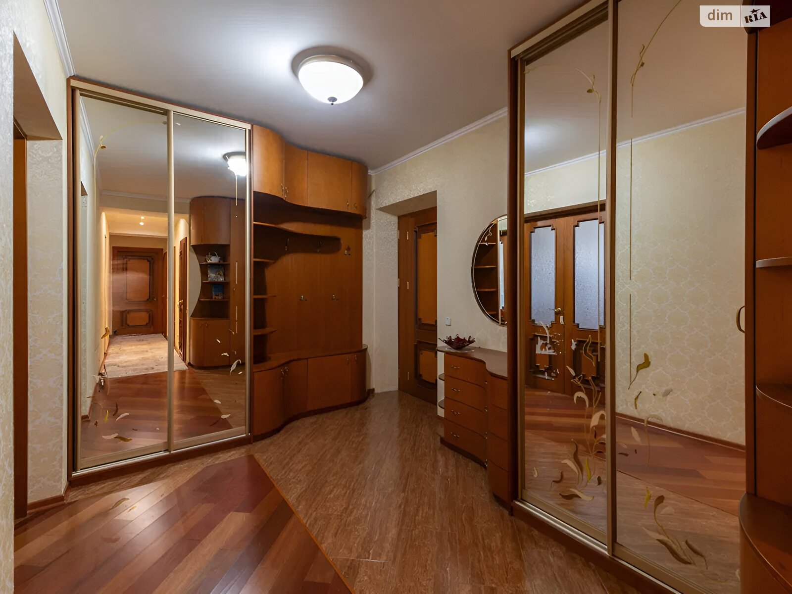Продажа трехкомнатной квартиры в Киеве, на ул. Старонаводницкая 8А, район Печерск фото 1 Продажа трехкомнатной квартиры в Киеве, на ул. Старонаводницкая 8А, район Печерск фото 1