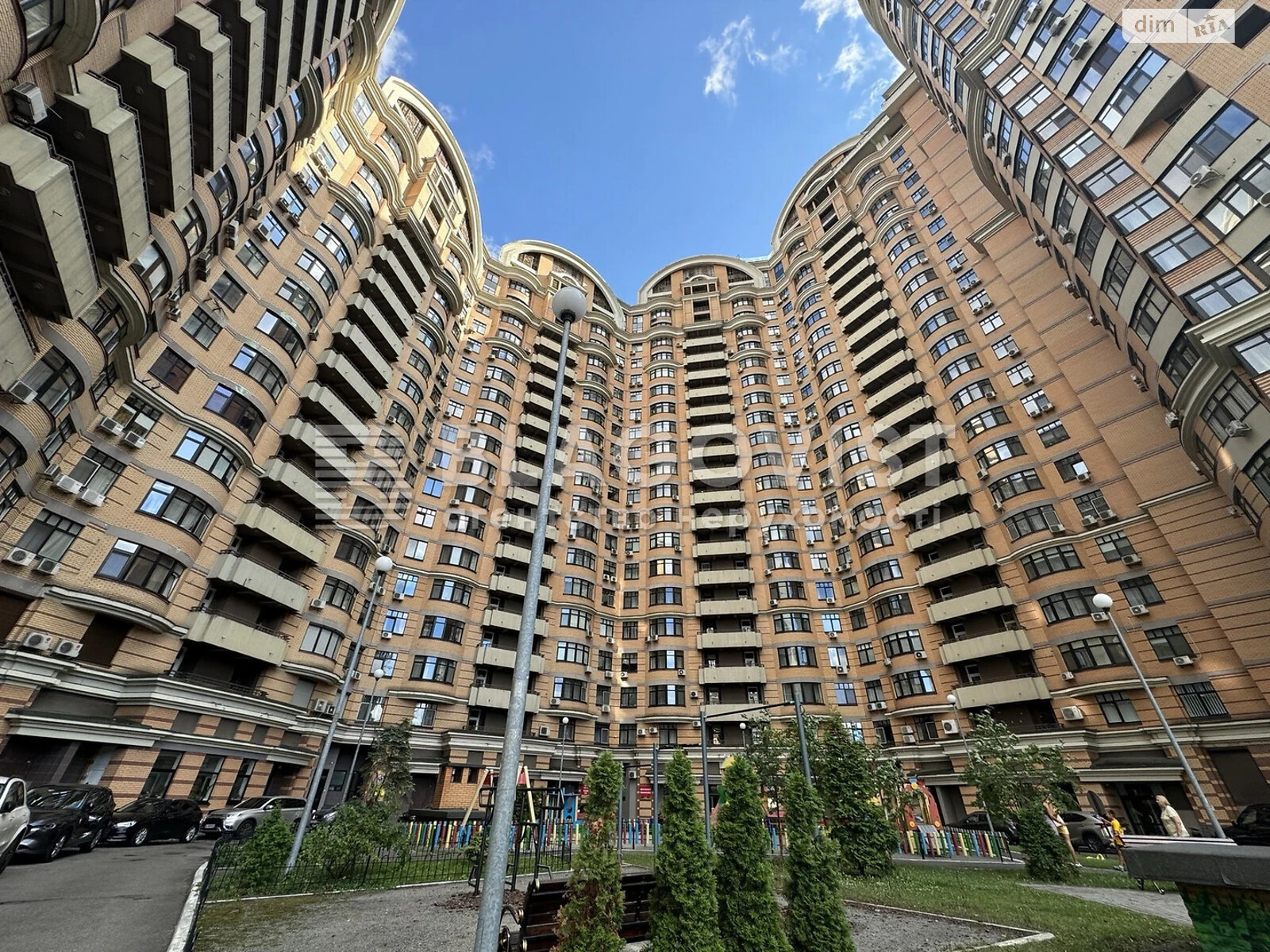 Продажа трехкомнатной квартиры в Киеве, на ул. Старонаводницкая 6Б, район Печерск фото 1 Продажа трехкомнатной квартиры в Киеве, на ул. Старонаводницкая 6Б, район Печерск фото 1