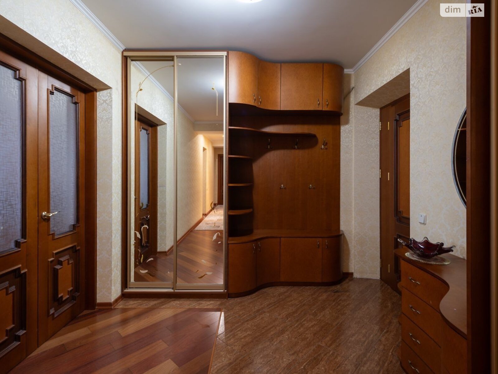 Продажа трехкомнатной квартиры в Киеве, на ул. Старонаводницкая 8А, район Печерск фото 1 Продажа трехкомнатной квартиры в Киеве, на ул. Старонаводницкая 8А, район Печерск фото 1