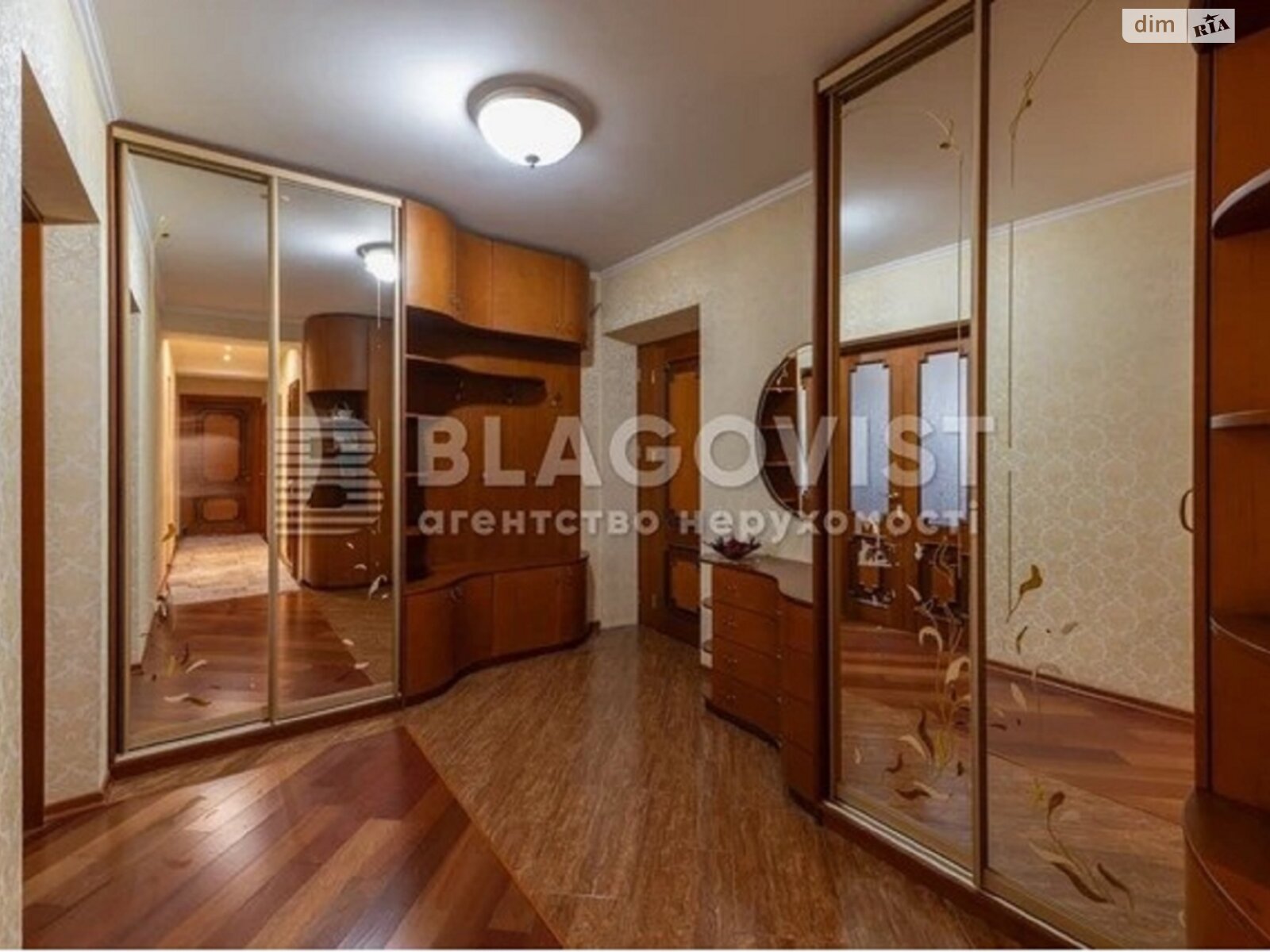 Продаж трикімнатної квартири в Києві, на вул. Старонаводницька 8А, район Печерськ фото 1 Продаж трикімнатної квартири в Києві, на вул. Старонаводницька 8А, район Печерськ фото 1