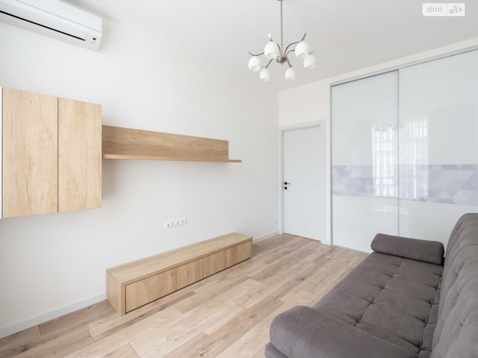 Продаж чотирикімнатної квартири в Києві, на вул. Василя Тютюнника 53, район Печерськ фото 1 Продаж чотирикімнатної квартири в Києві, на вул. Василя Тютюнника 53, район Печерськ фото 1