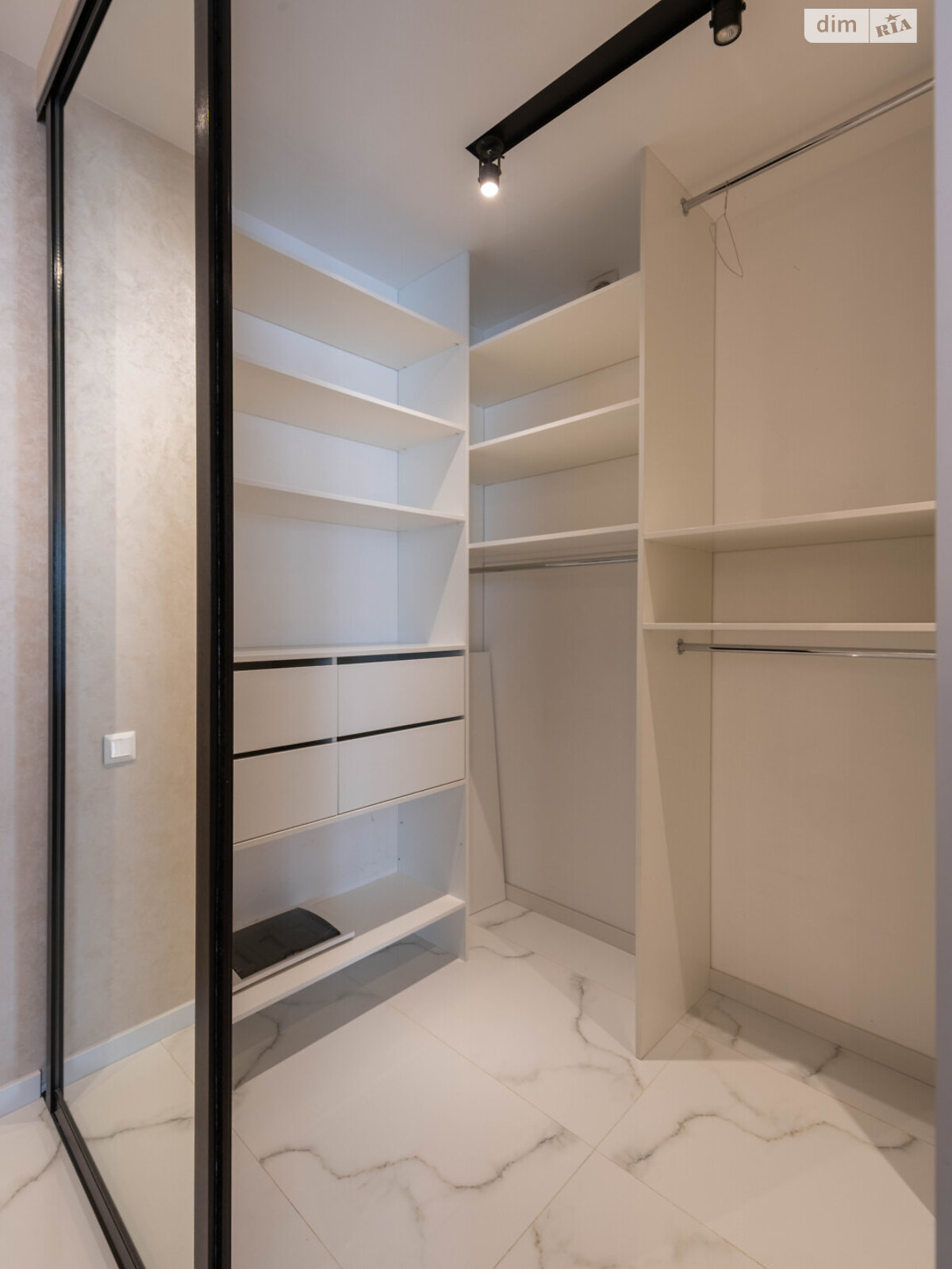 Продаж чотирикімнатної квартири в Києві, на вул. Василя Тютюнника 53, район Печерськ фото 1 Продаж чотирикімнатної квартири в Києві, на вул. Василя Тютюнника 53, район Печерськ фото 1