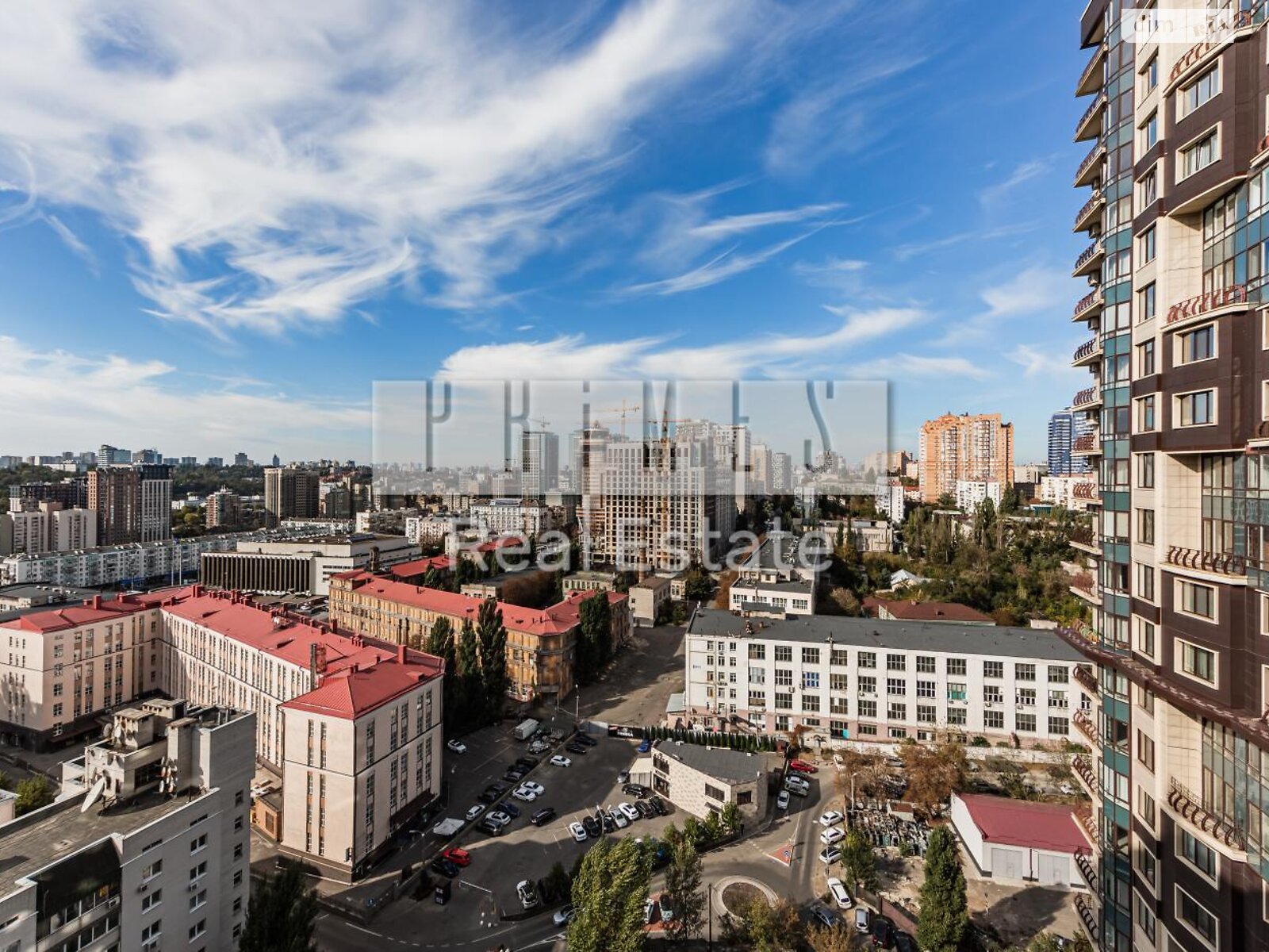 Продаж трикімнатної квартири в Києві, на вул. Василя Тютюнника 37/1, район Печерський фото 1