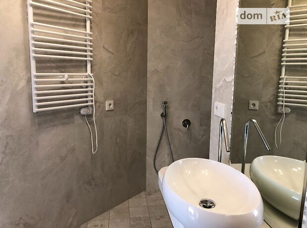 Продажа пятикомнатной квартиры в Киеве, на ул. Драгомирова, район Печерский фото 1 Продажа пятикомнатной квартиры в Киеве, на ул. Драгомирова, район Печерский фото 1