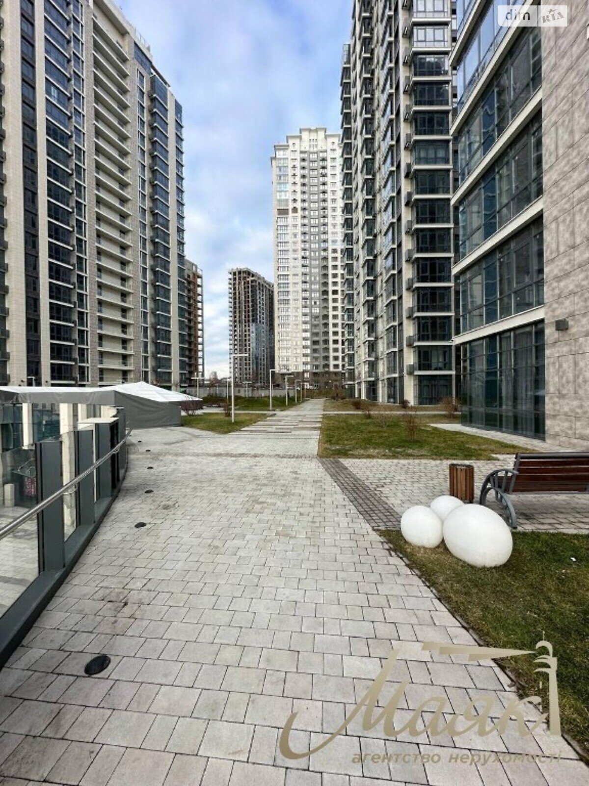 Продажа трехкомнатной квартиры в Киеве, на ул. Андрея Верхогляда 19Б, район Печерский фото 1 Продажа трехкомнатной квартиры в Киеве, на ул. Андрея Верхогляда 19Б, район Печерский фото 1
