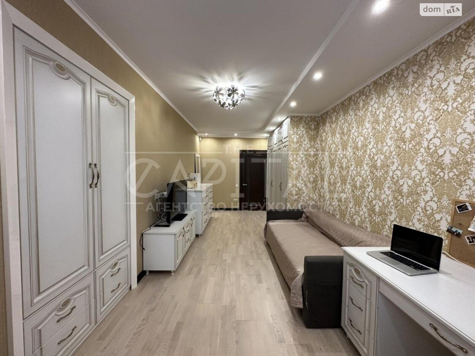Продажа четырехкомнатной квартиры в Киеве, на ул. Деловая, район Печерский фото 1 Продажа четырехкомнатной квартиры в Киеве, на ул. Деловая, район Печерский фото 1